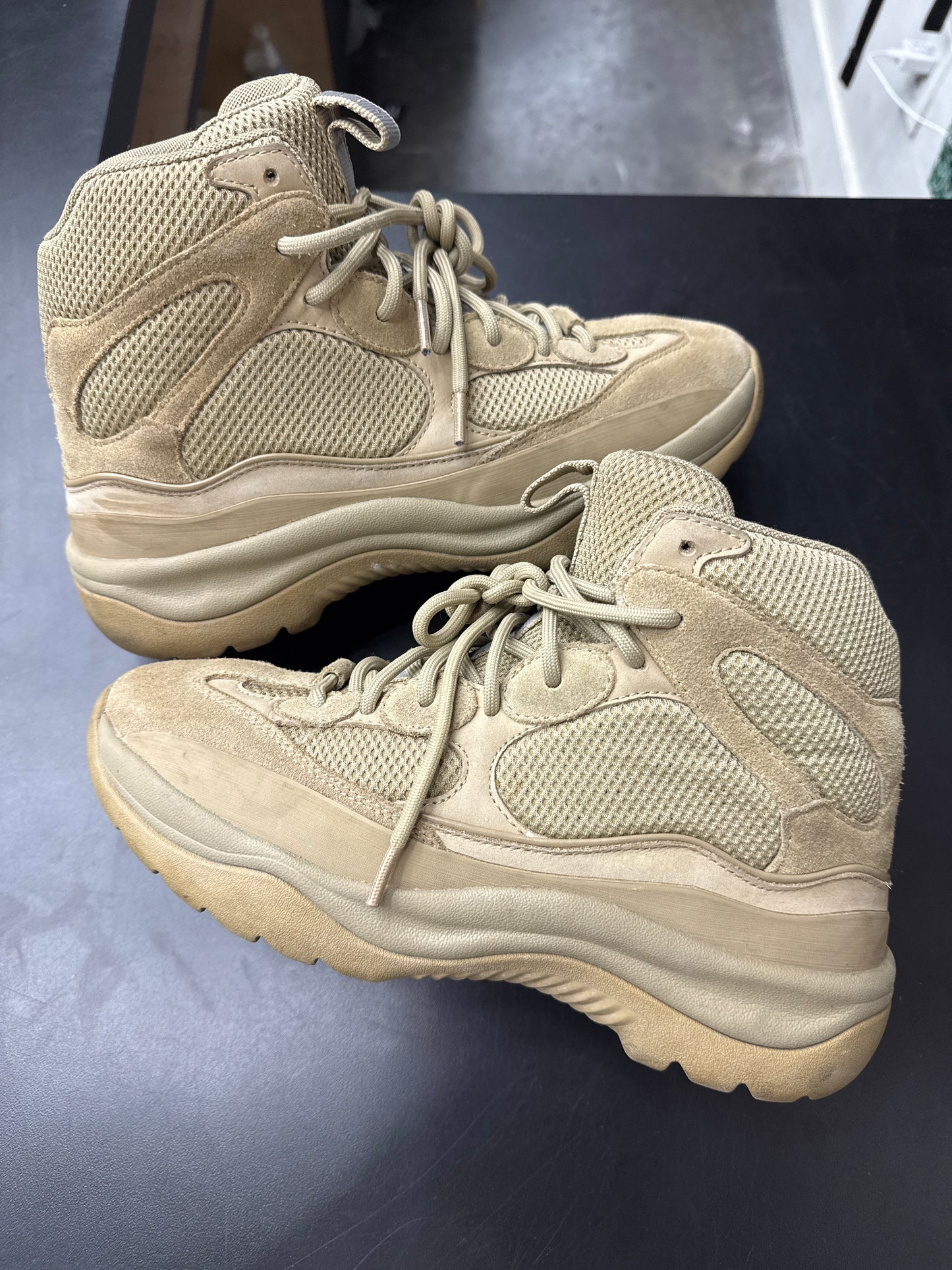 Yeezy Boot Desert Rock (U) - 9.5M (NB)