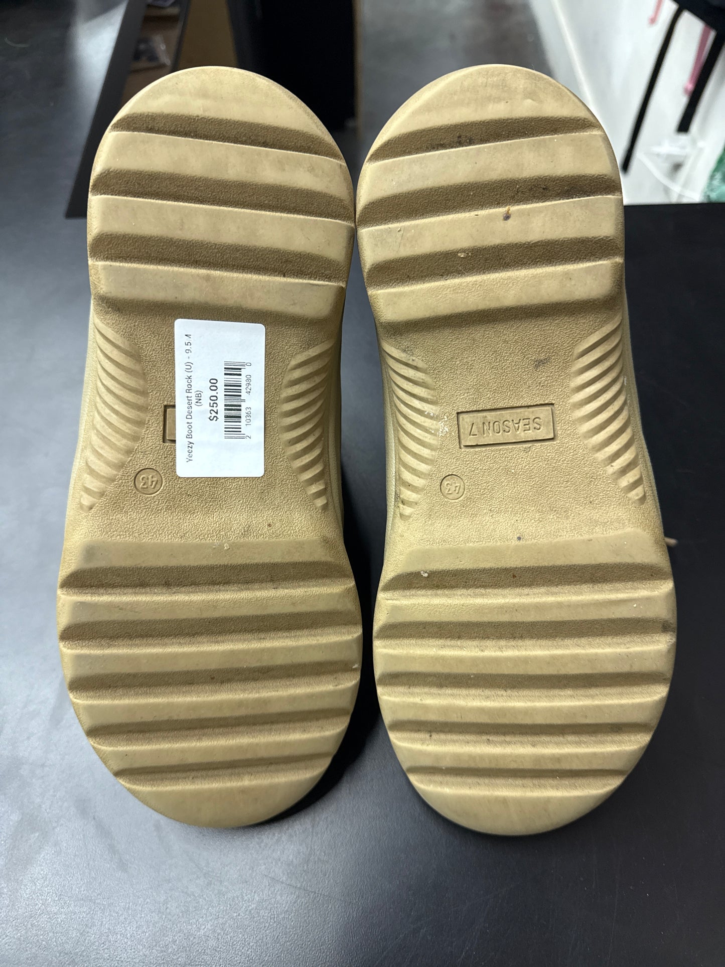 Yeezy Boot Desert Rock (U) - 9.5M (NB)