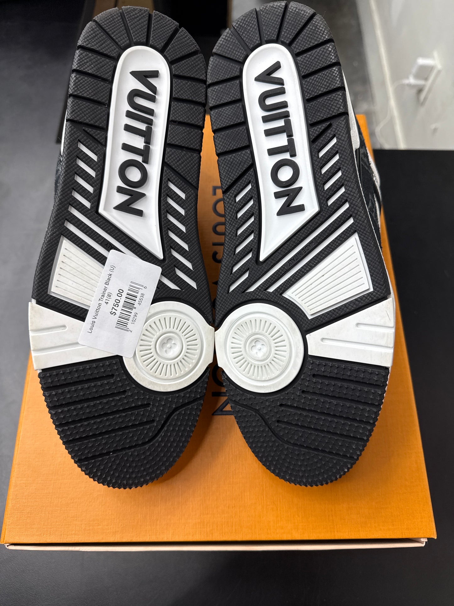 Louis Vuitton Trainer Black (U) - 41(8)
