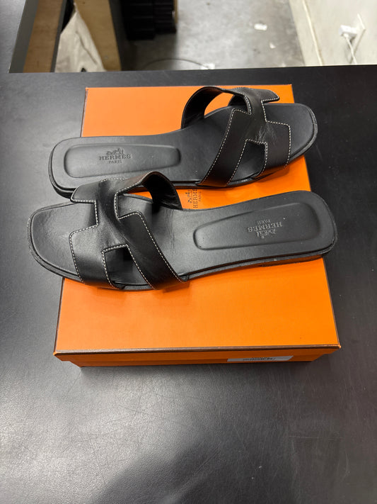 Hermes Oran Sandals Black (U) - 40(7)**