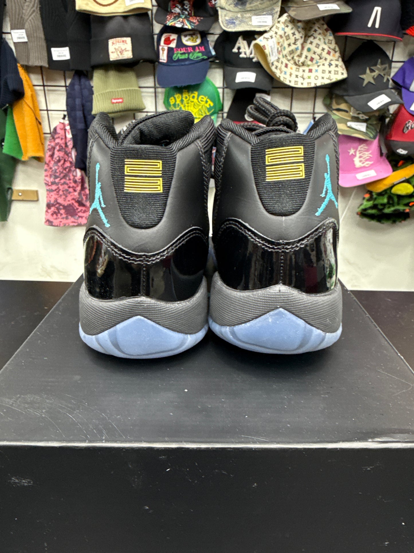 AJ11 Gamma Blue (U) - 5.5Y (2)