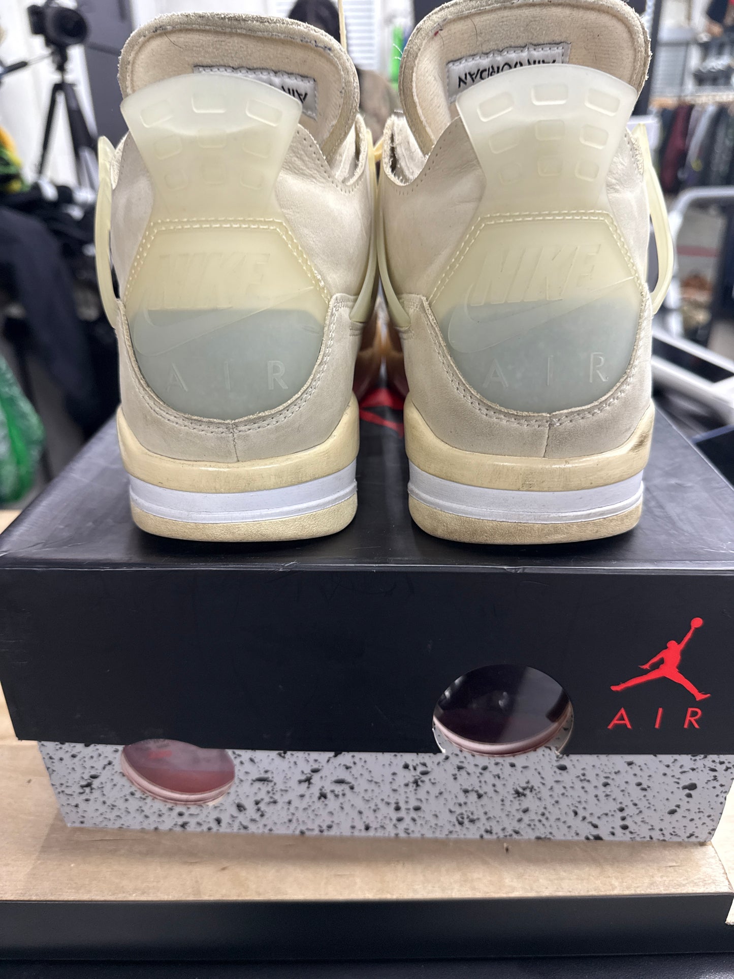 AJ4 Off White Sail (U) - 11W