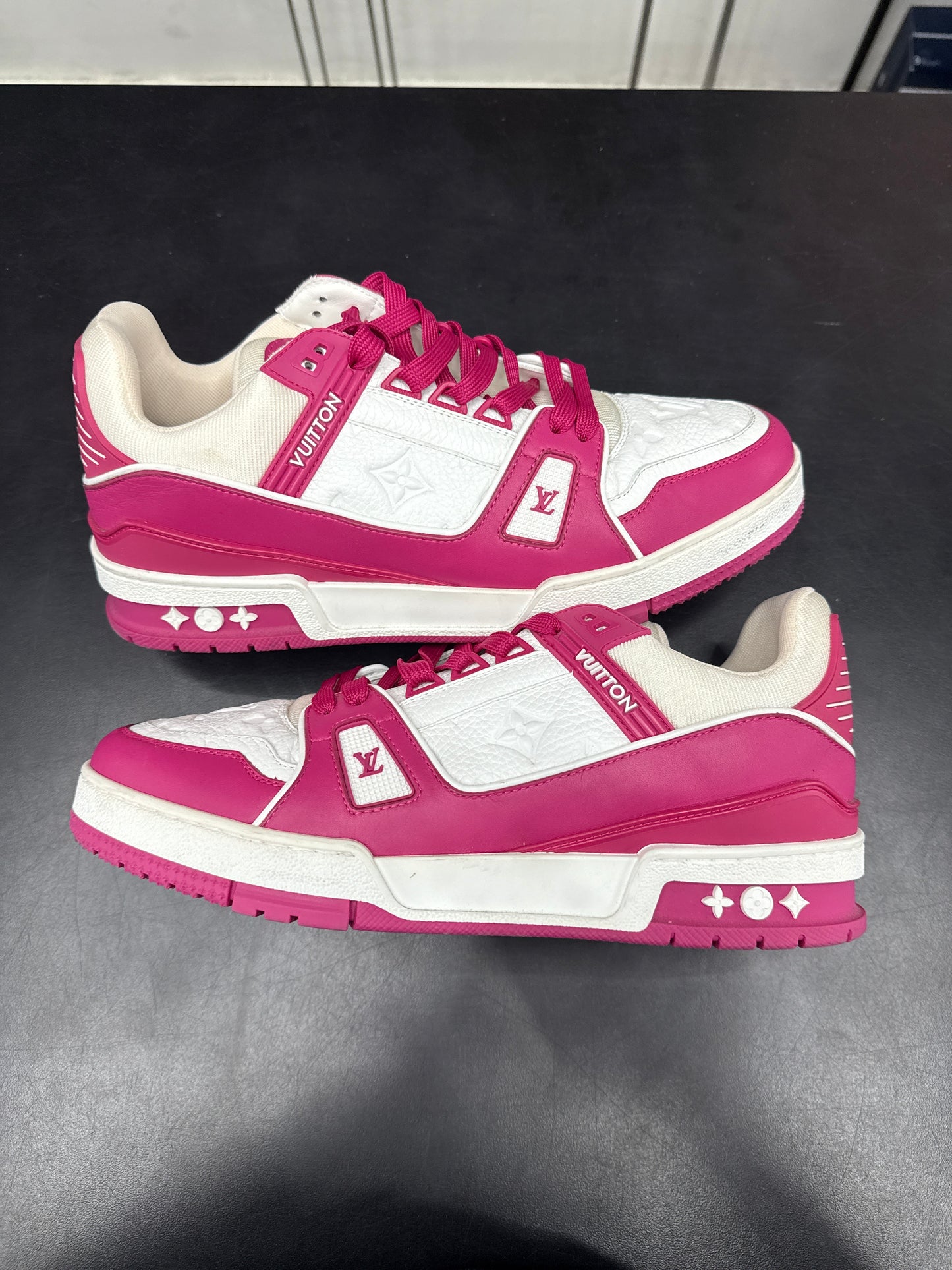Louis Vuitton Trainer Magenta (U) - 9.5M (NB)