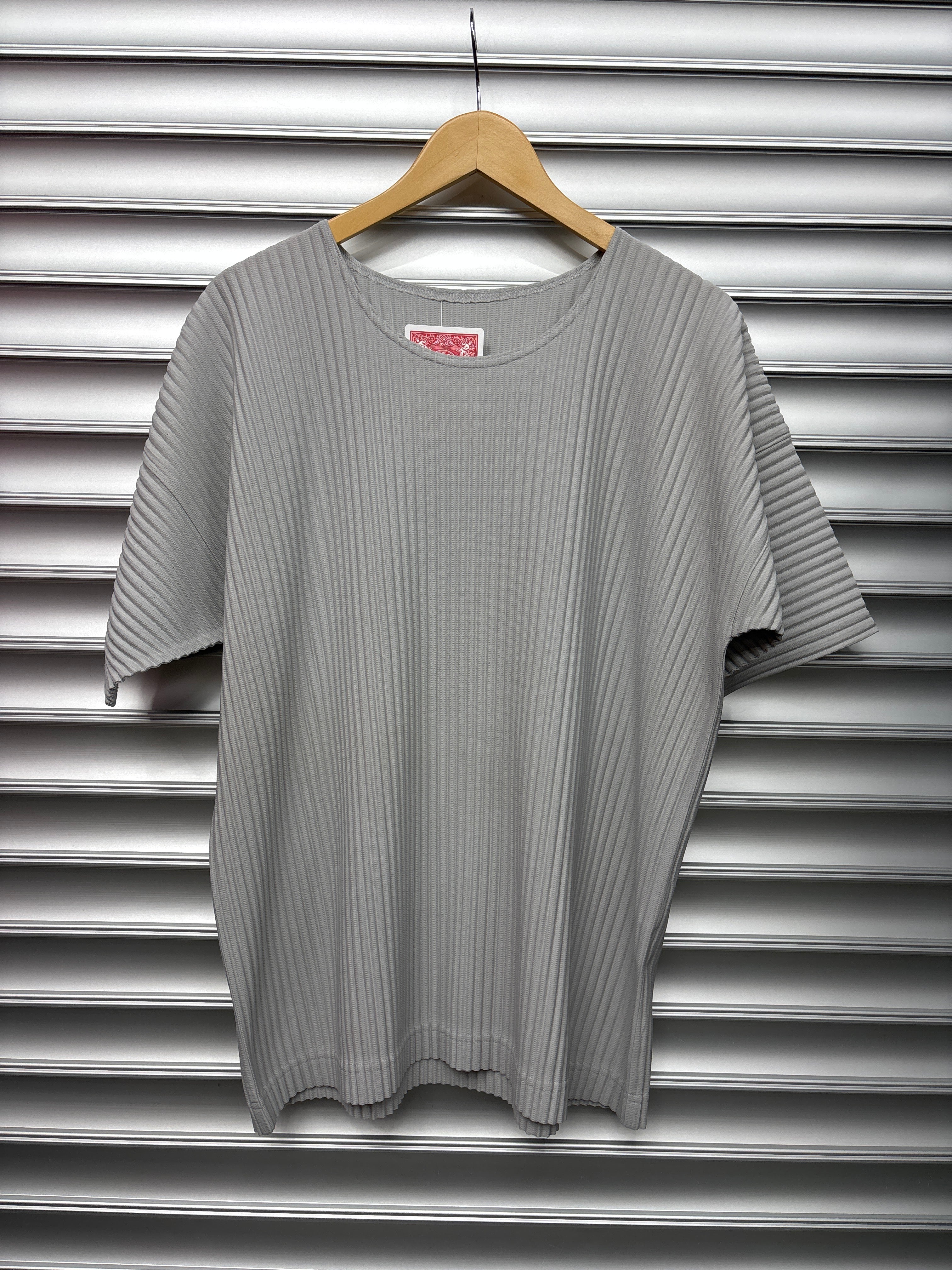 amasaya Issey Miyake Grey Pleated Shirt - 4 – High Stakes Atlanta
