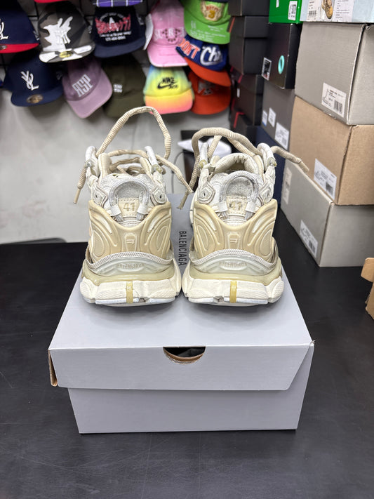 Balenciaga Runner Creme (U) - 41(8)**