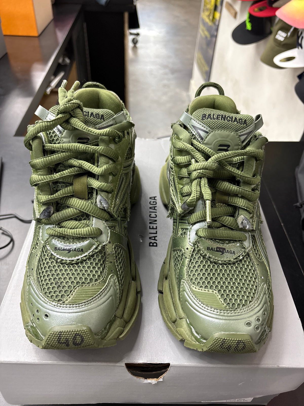 Balenciaga Runner Olive (U) - 40(7)**