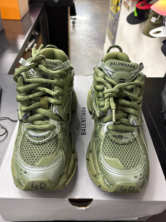 Balenciaga Runner Olive (U) - 40(7)**