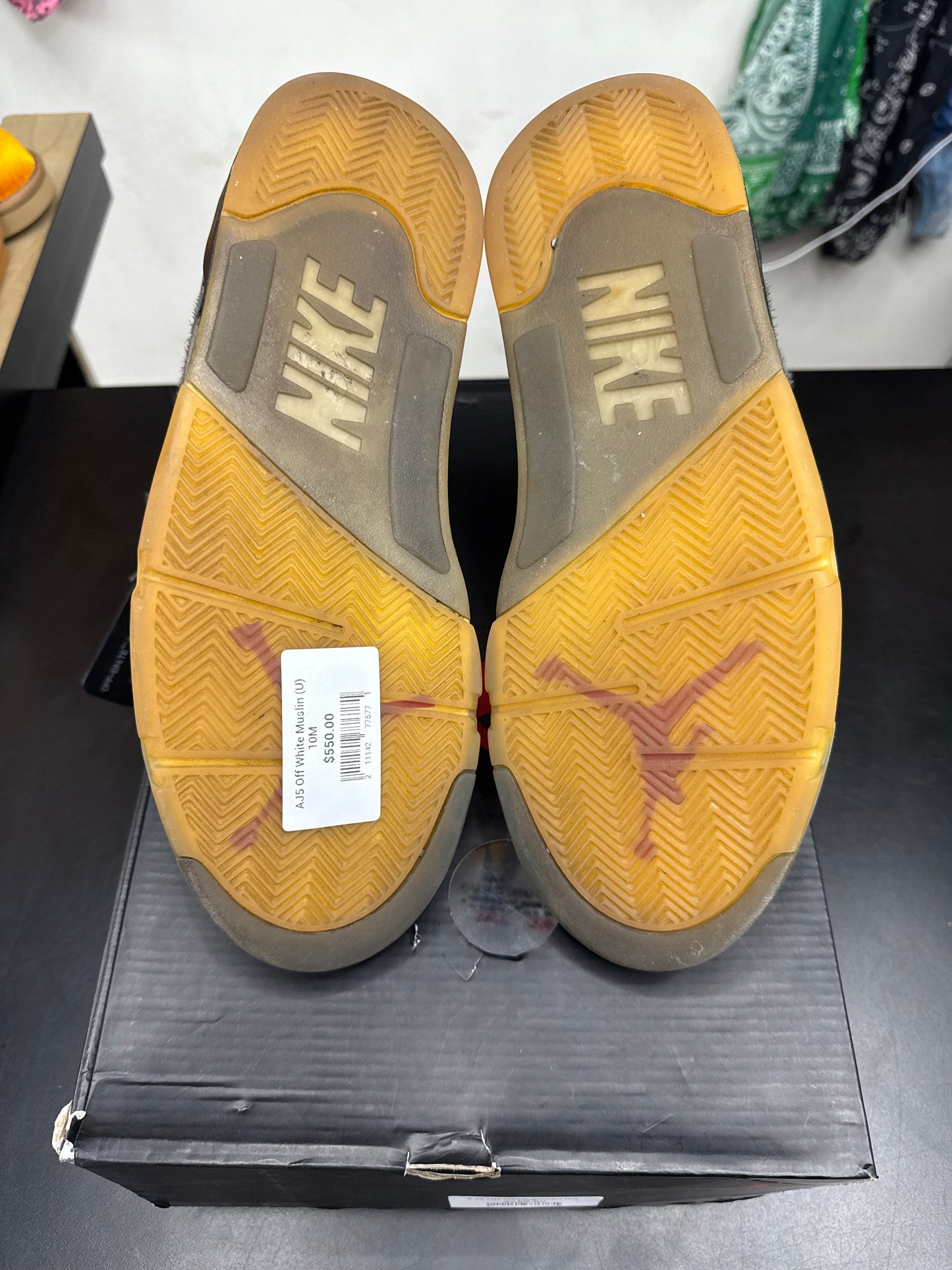 AJ5 Off White Muslin (U) - 10M