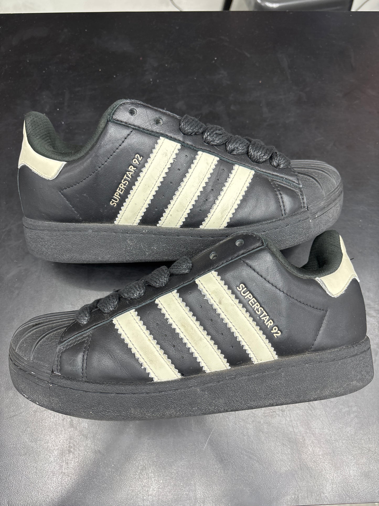 Adidas Pharell Superstar 92 - 10M (NB)