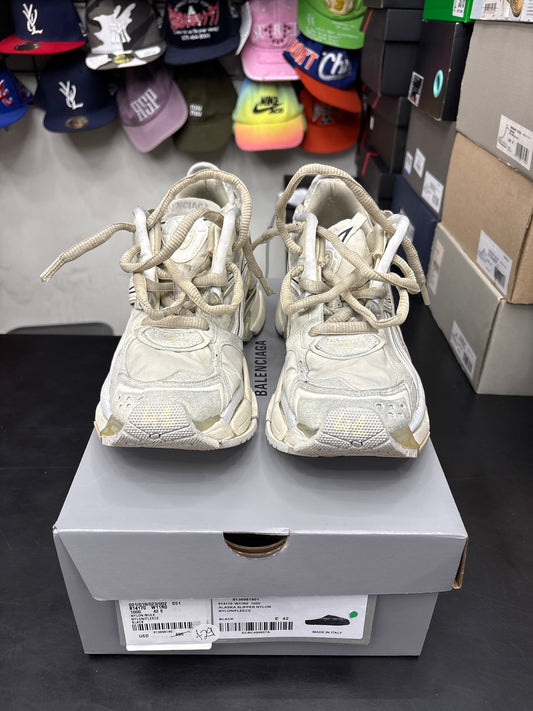Balenciaga Runner Creme (U) - 41(8)**