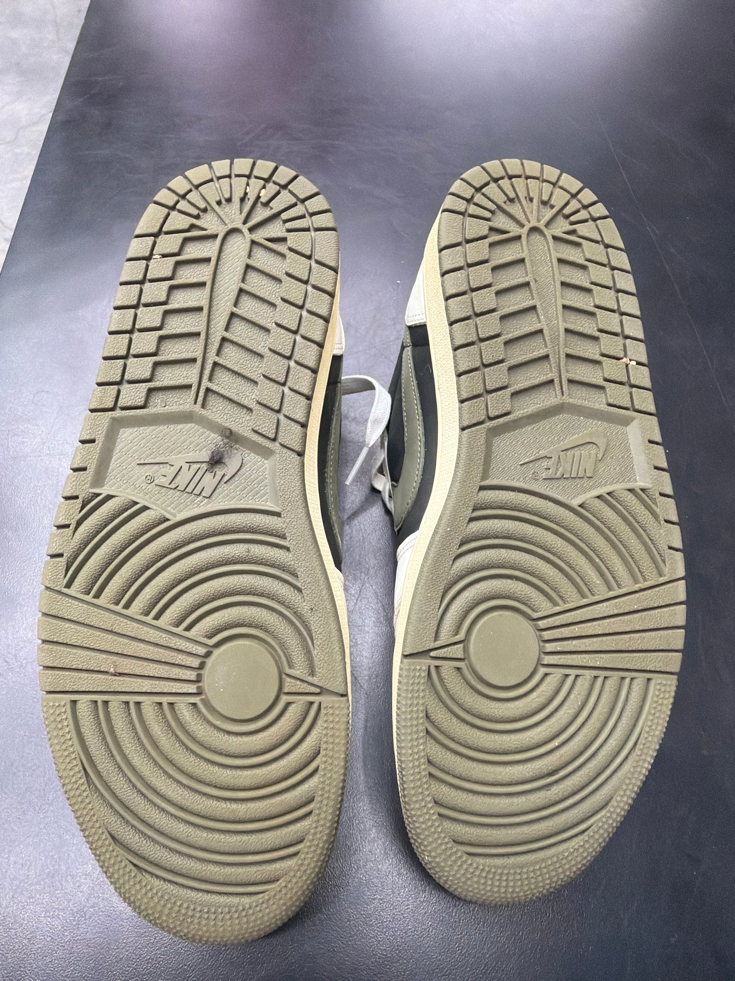 AJ1 Low Travis Scott Olive (U) - 10.5W (NB)