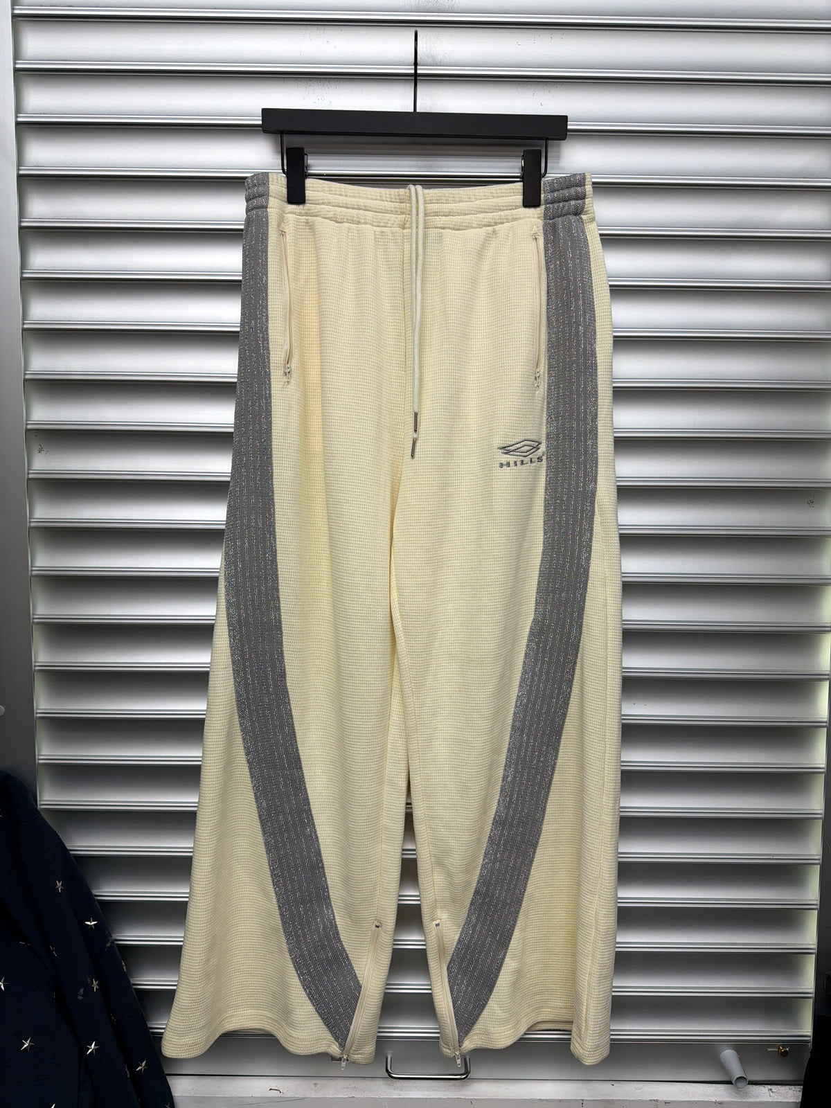 Raspberry Hills Thermal Trackpants - XL**