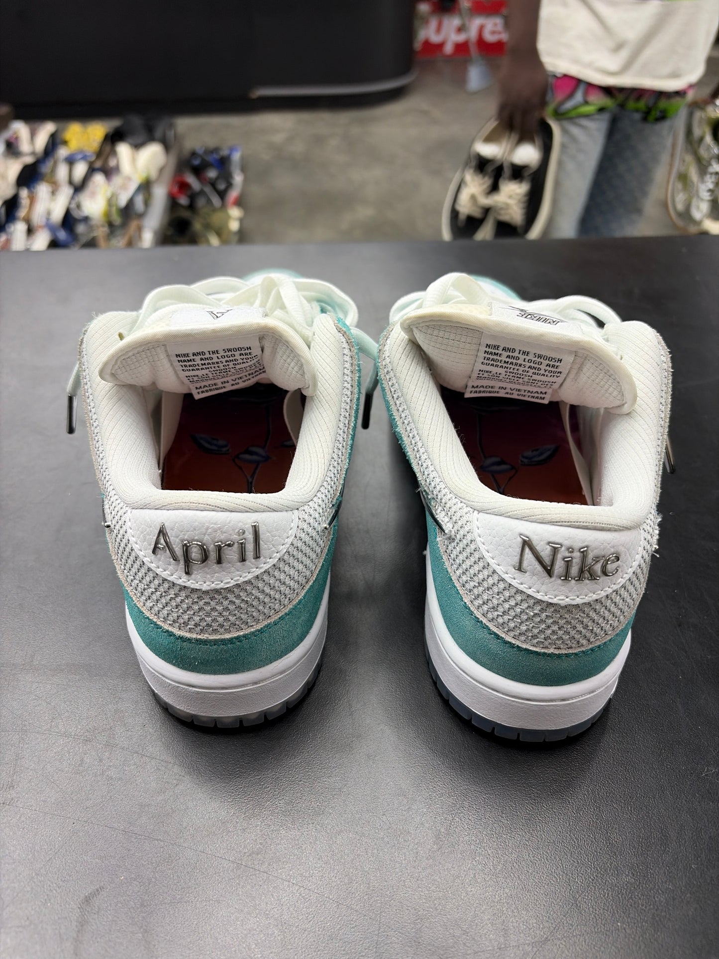Dunk Low SB April Skateboard (U) - 9M (NB)