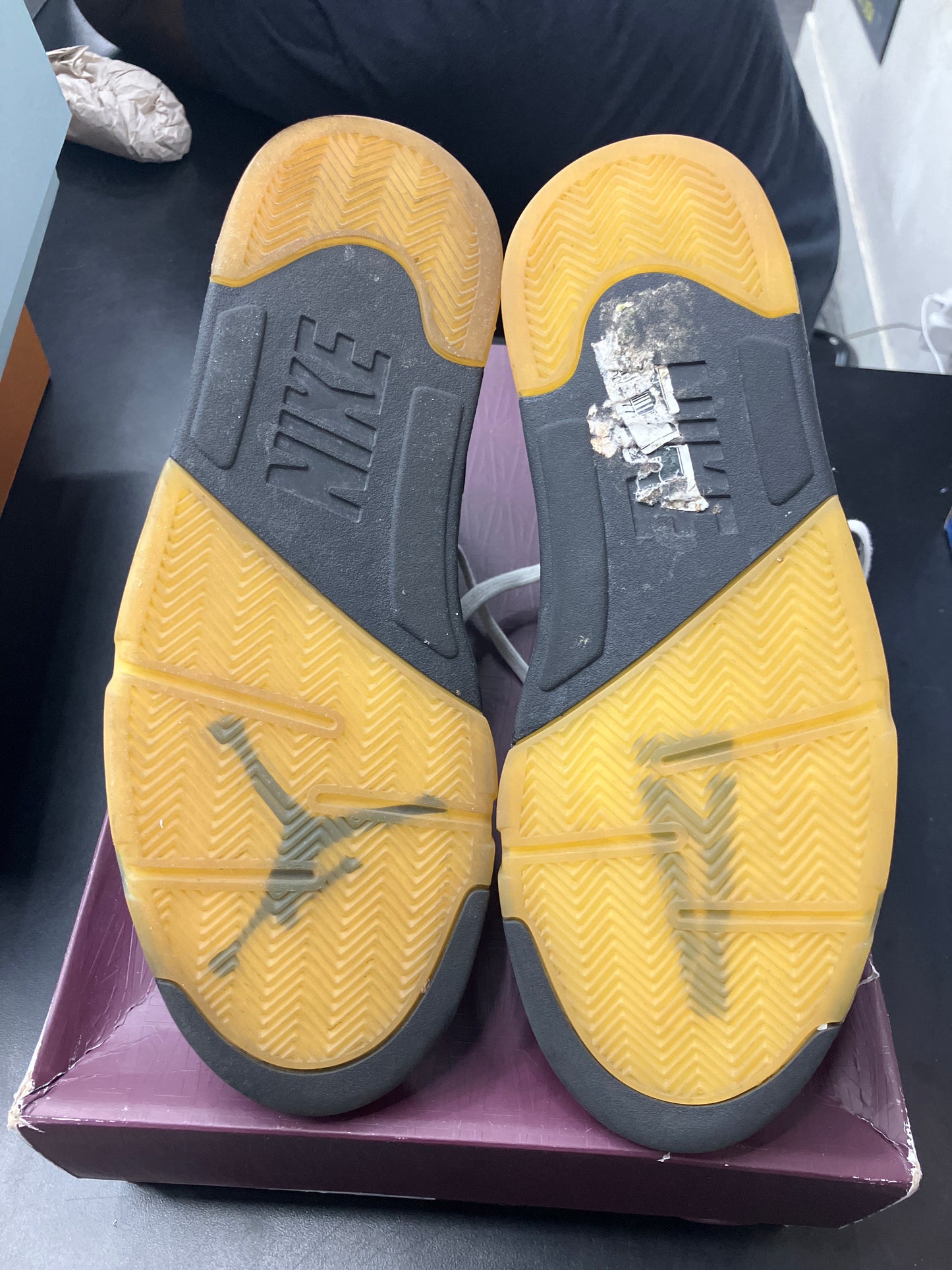 AJ5 A Ma Maniere Dusk (U) - 11M