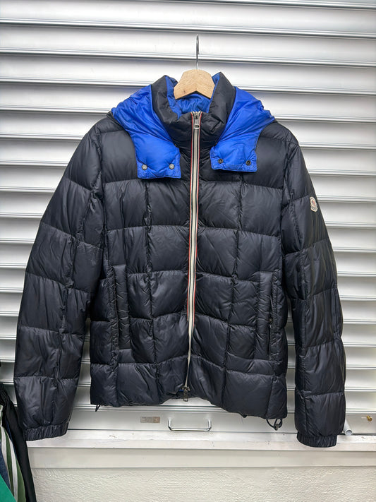 Moncler Puffer Jacket Blue - M**