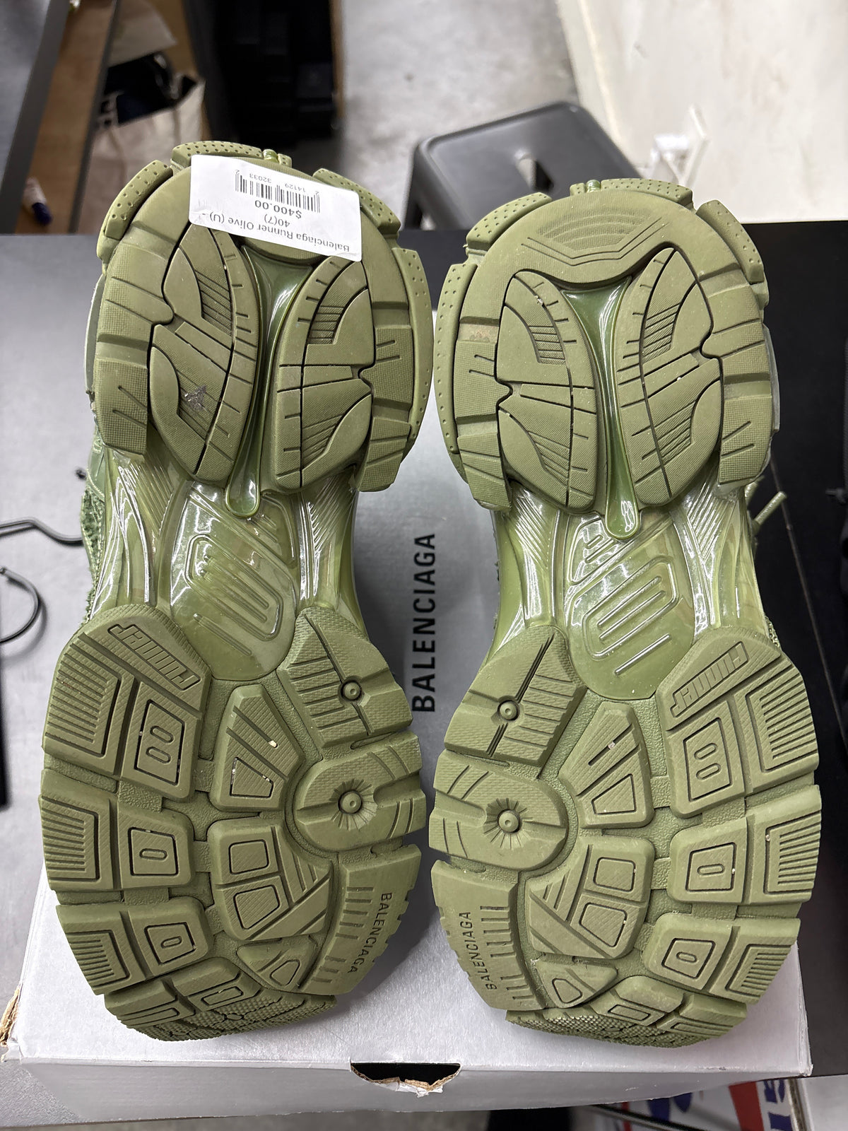 Balenciaga Runner Olive (U) - 40(7)**