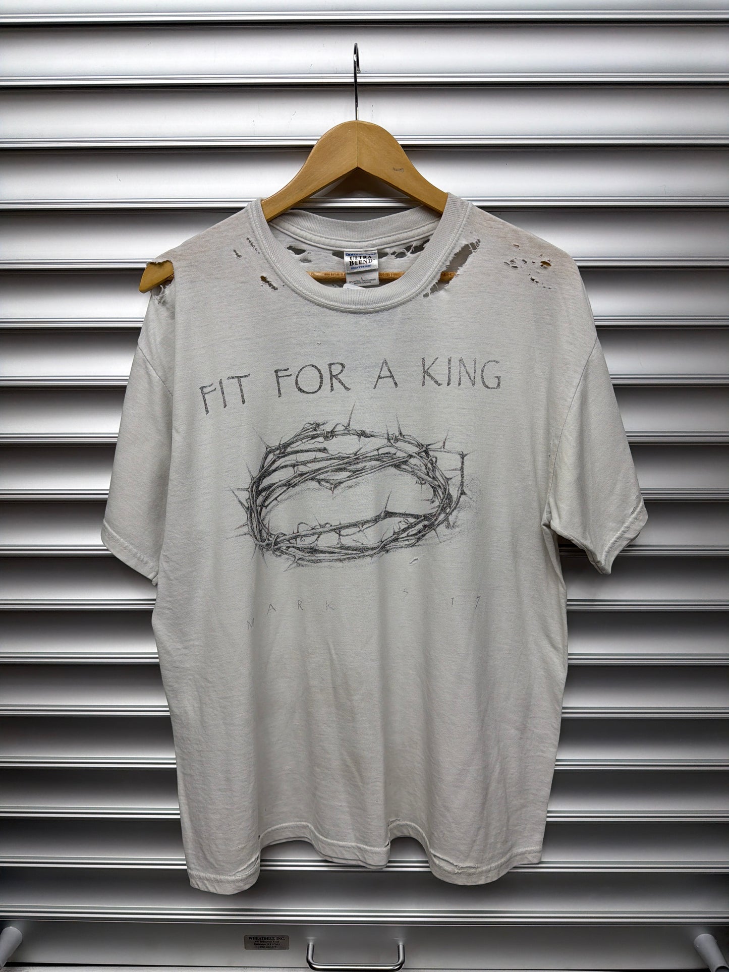 Vintage King Distressed Tee - L