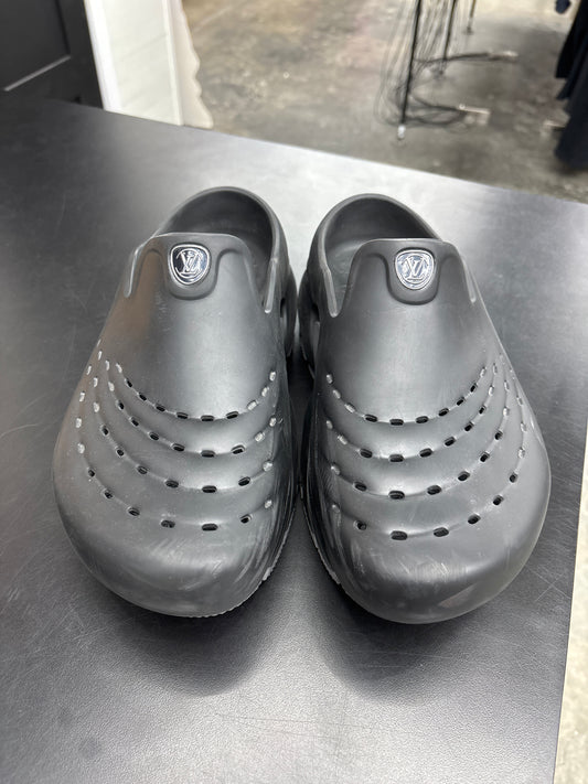 Louis Vuitton Shark Clog (U) - 10M (NB)