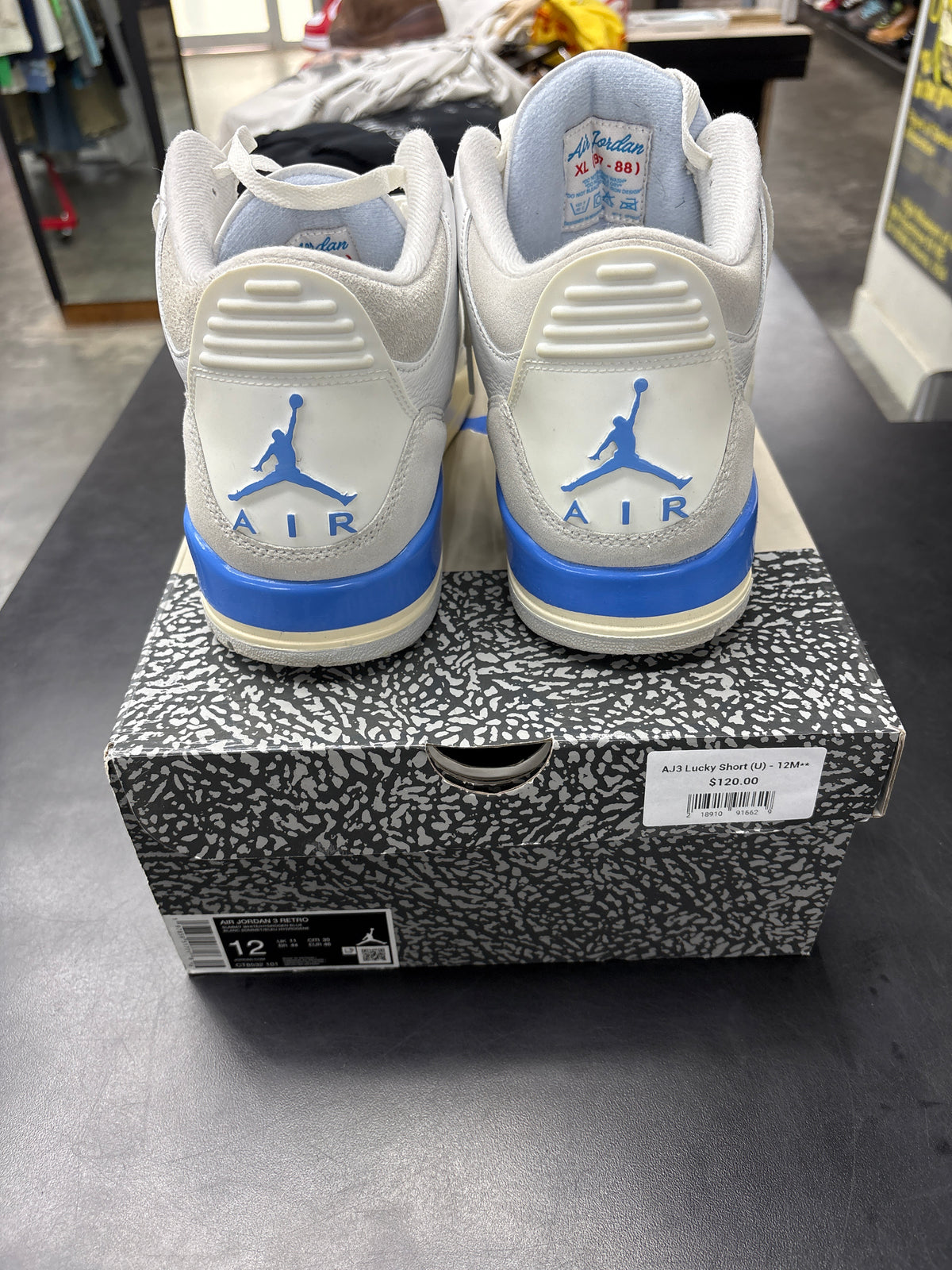 AJ3 Lucky Short (U) - 12M**