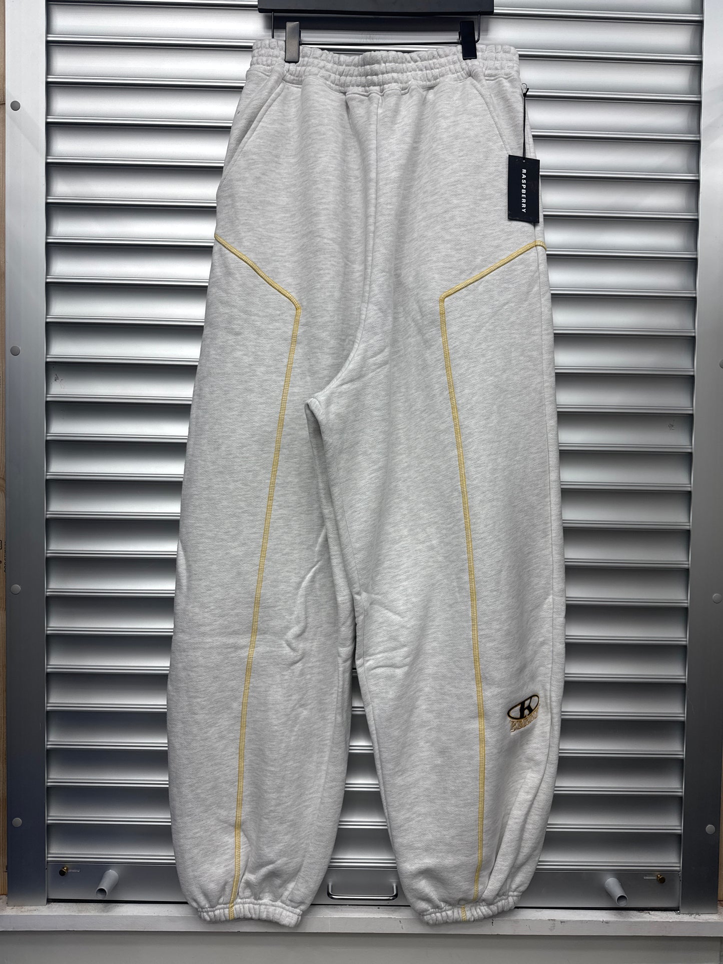 Raspberry Hills Serger Sweatpants - M