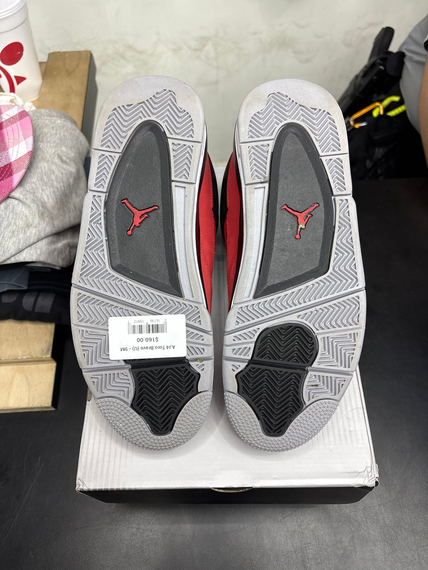 AJ4 Toro Bravo (U) - 9M