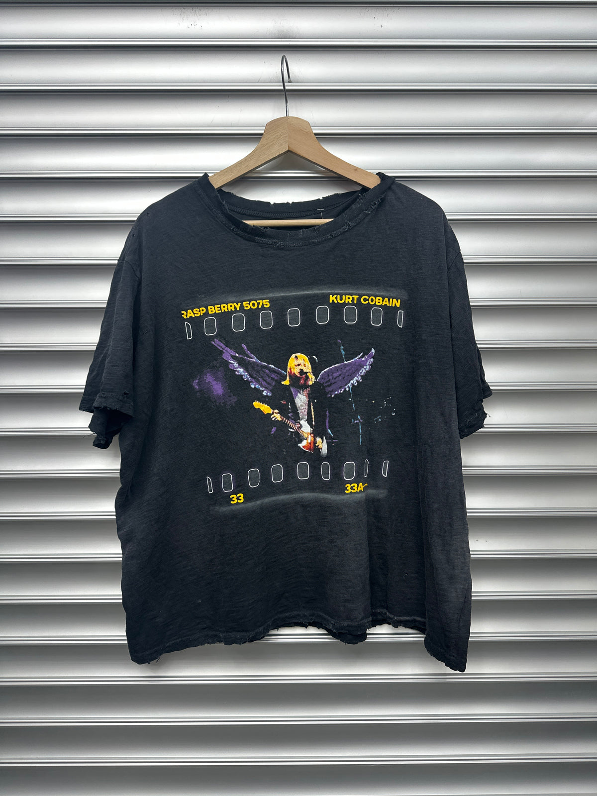 Raspberry Kurt Cobain Tee - L**