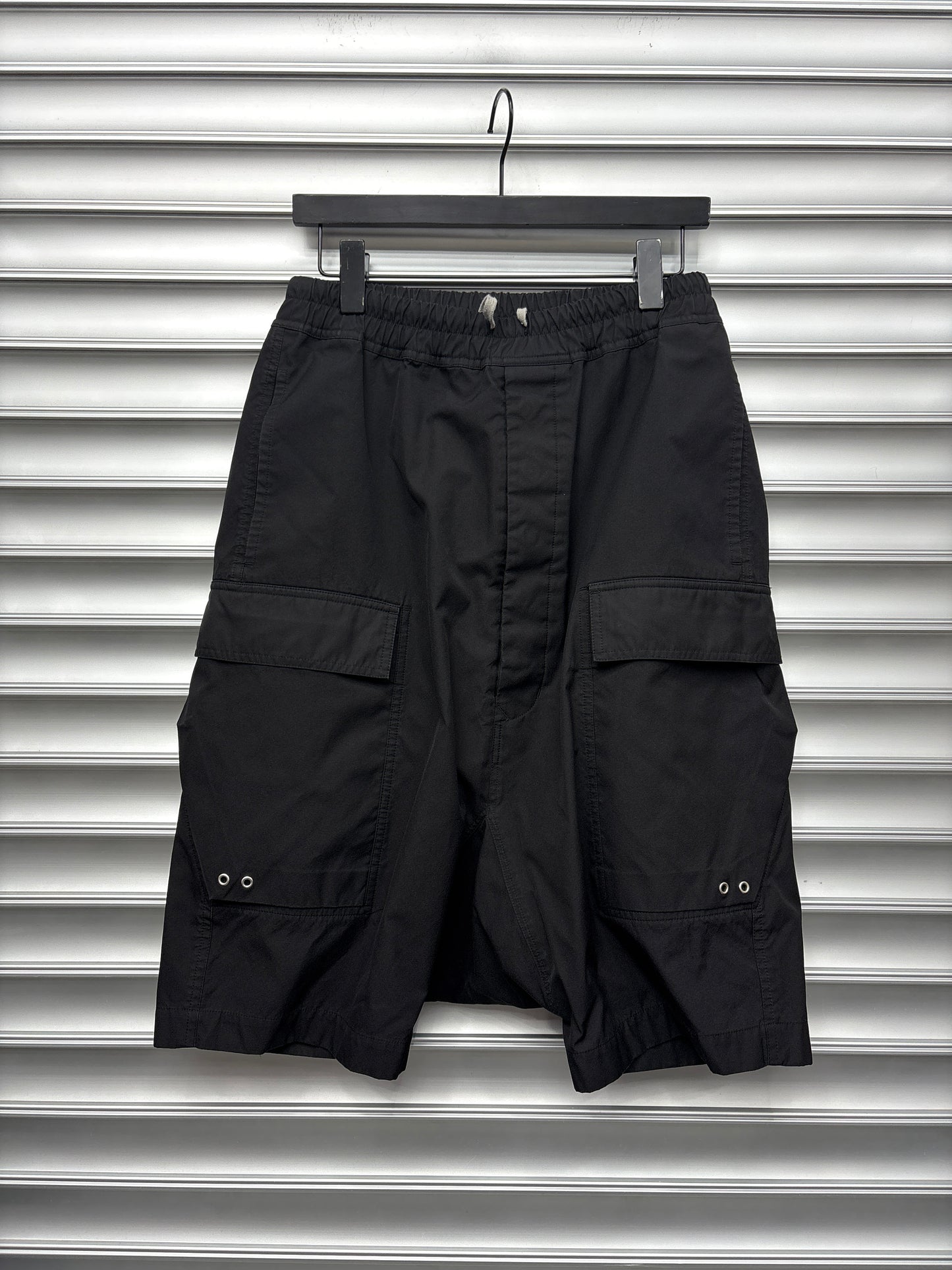 Rick Owens Black Pod Shorts - 48