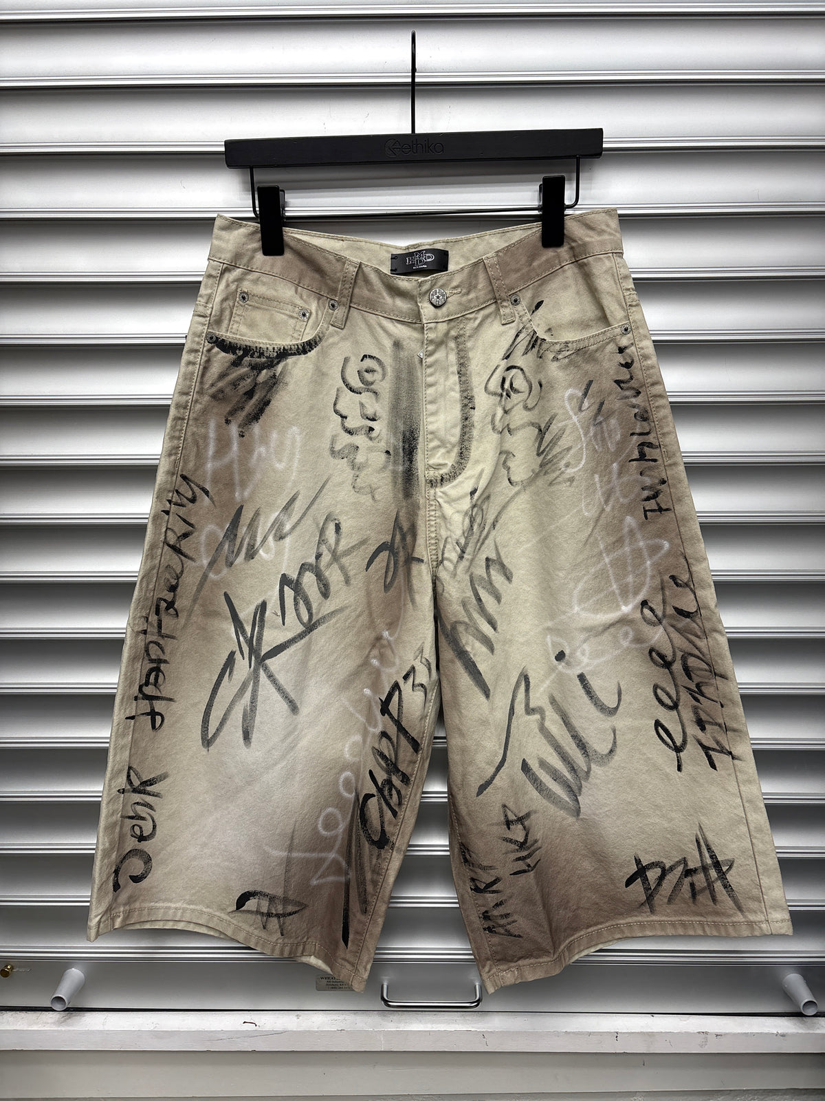 HMDD Banksy Shorts - S**
