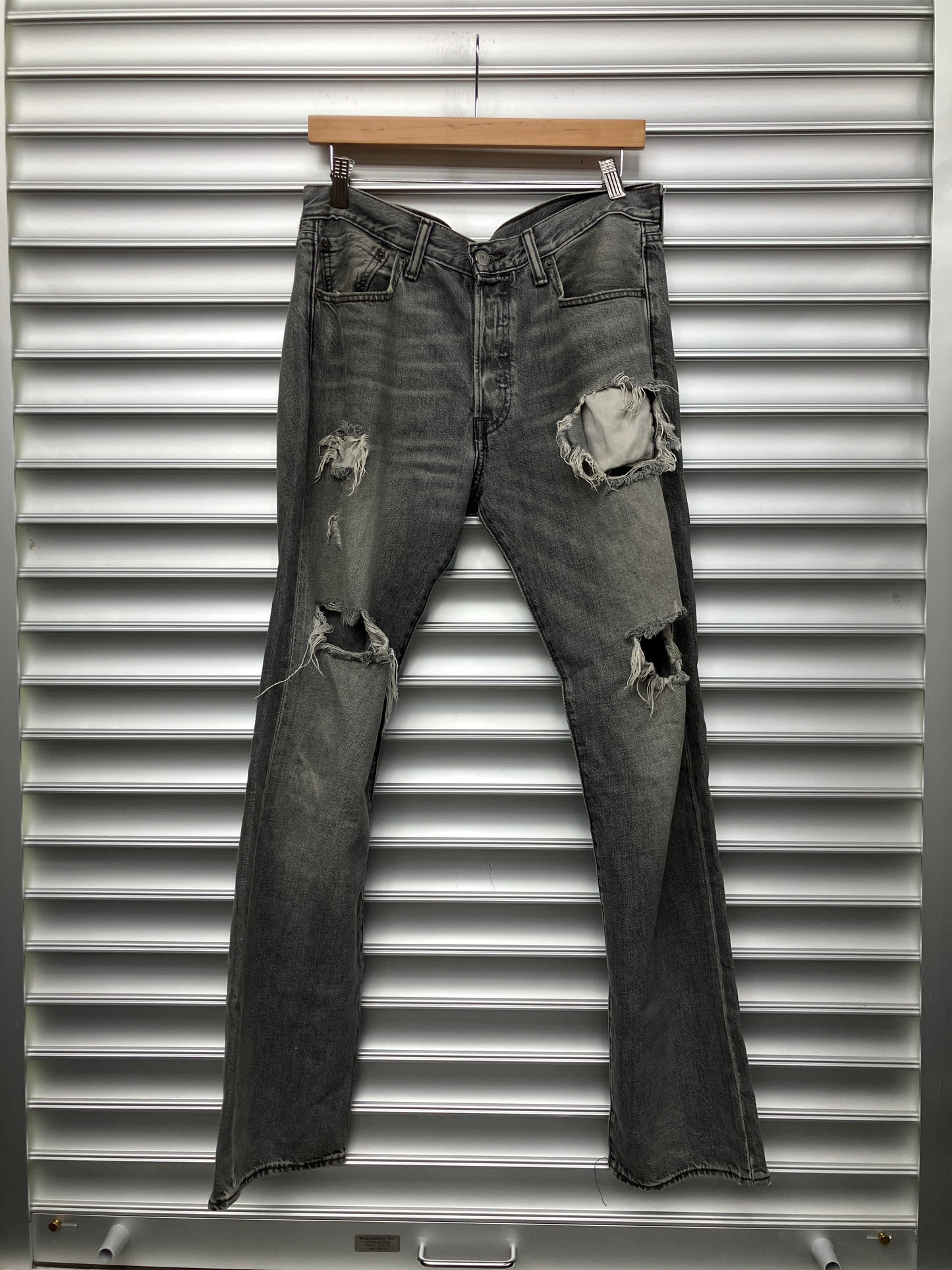 Levis Distressed Grey Denim - 31
