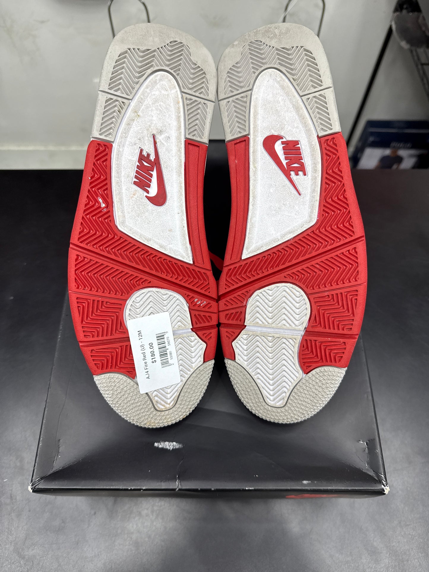 AJ4 Fire Red (U) - 12M