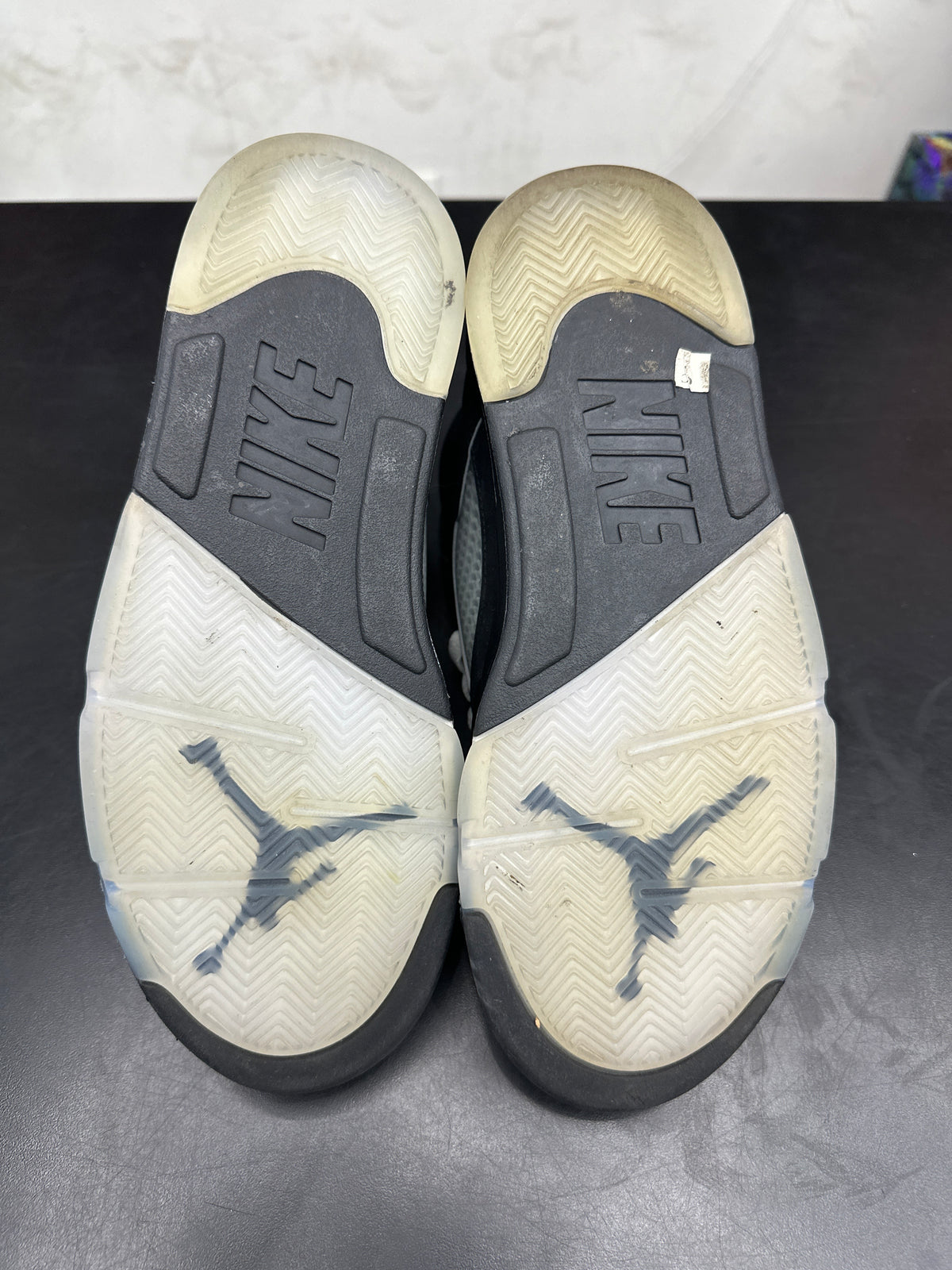 AJ5 Black Metallic (U) - 8M (NB)**