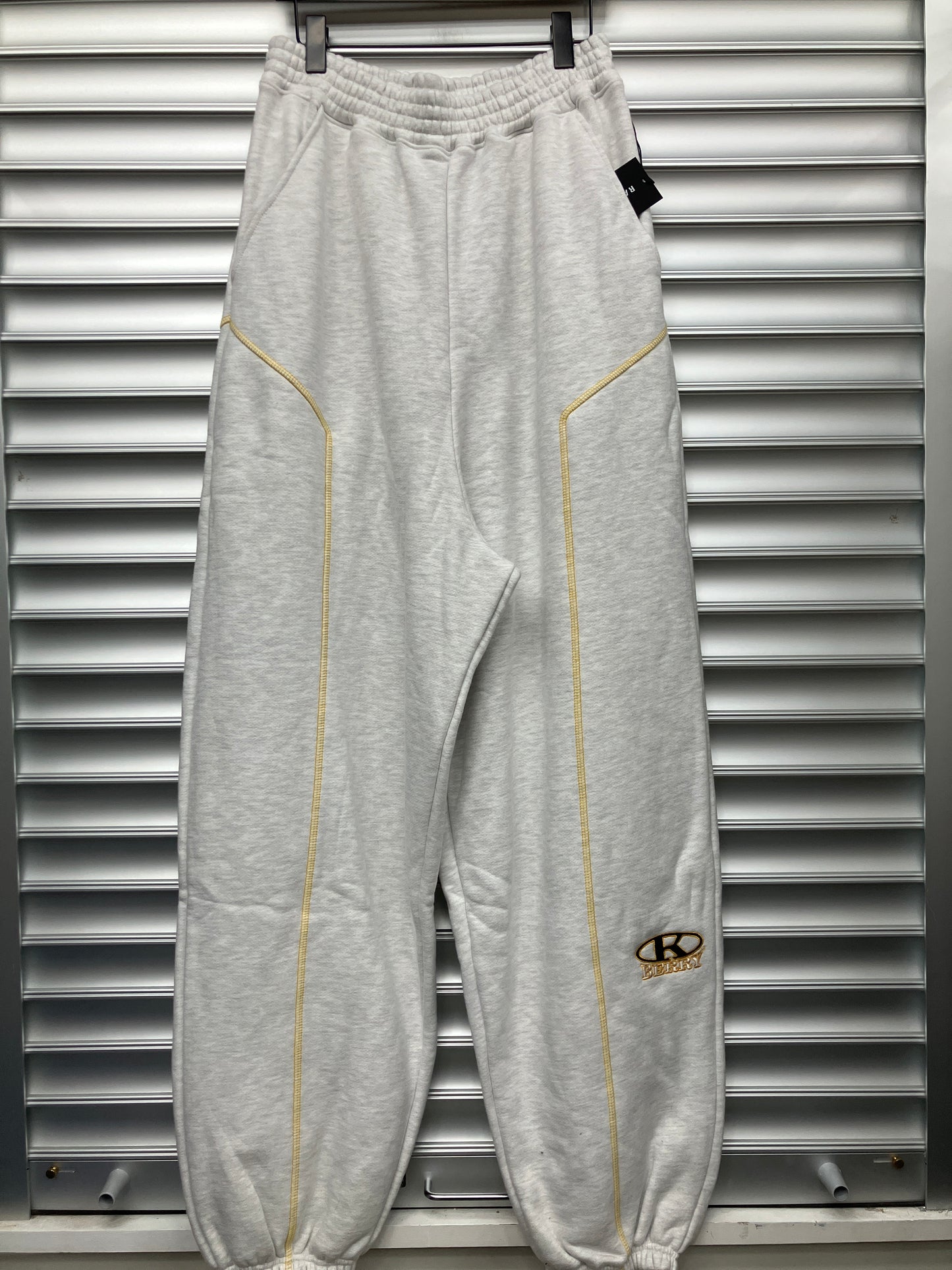 Raspberry Hills Grey Contrast Sweatpants - L