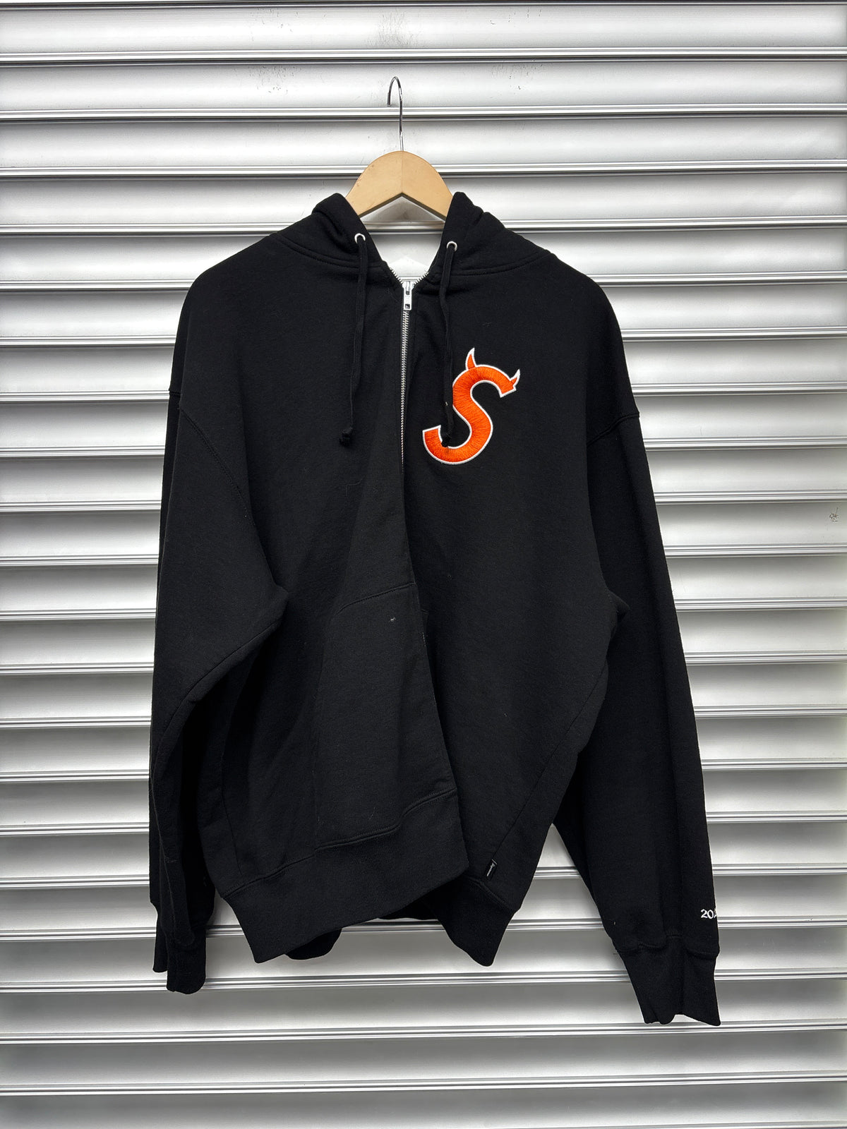 Supreme S Logo Zip Up Hoodie - L **