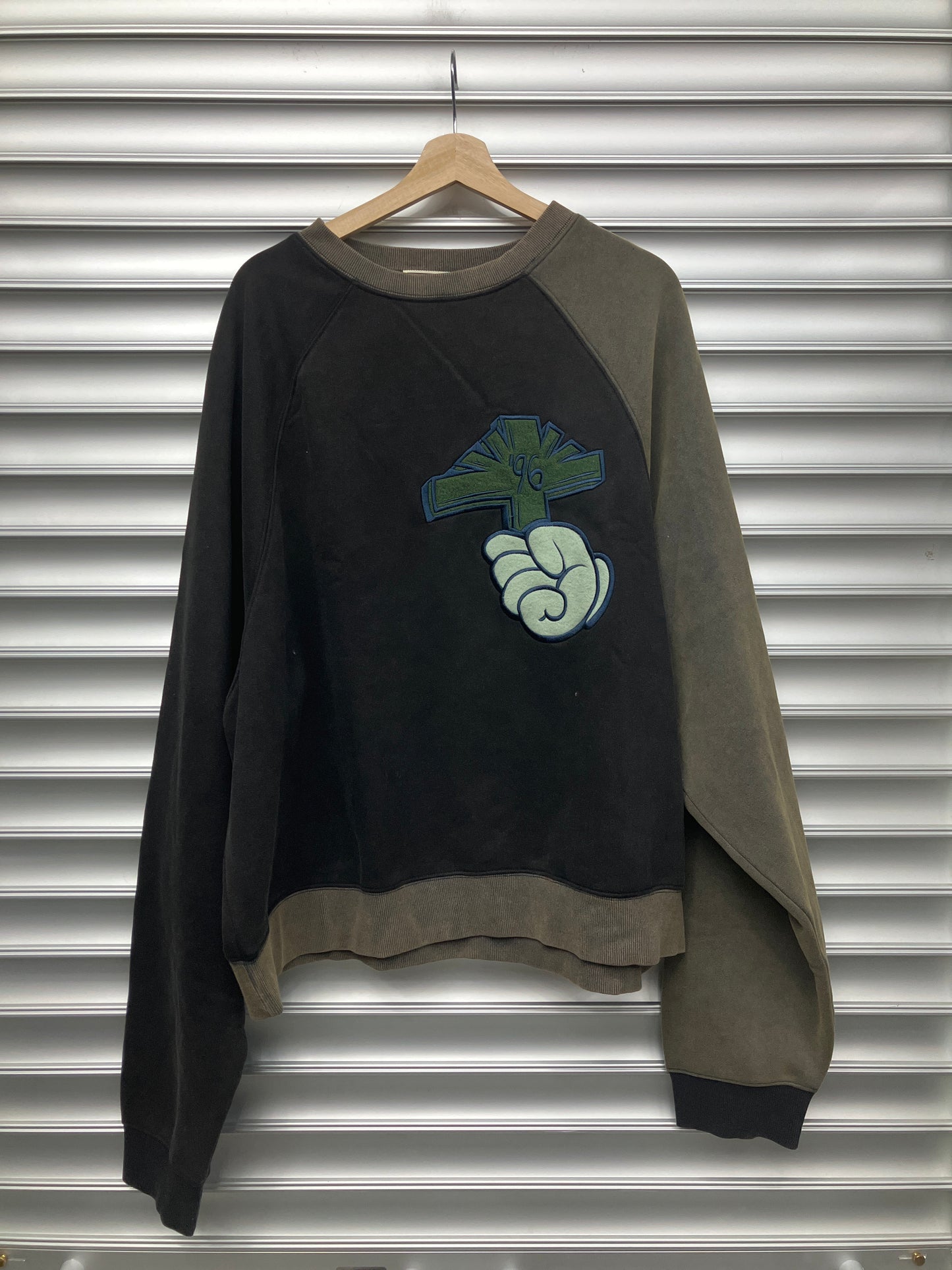 Vertabrae Hand Crew Neck - XL