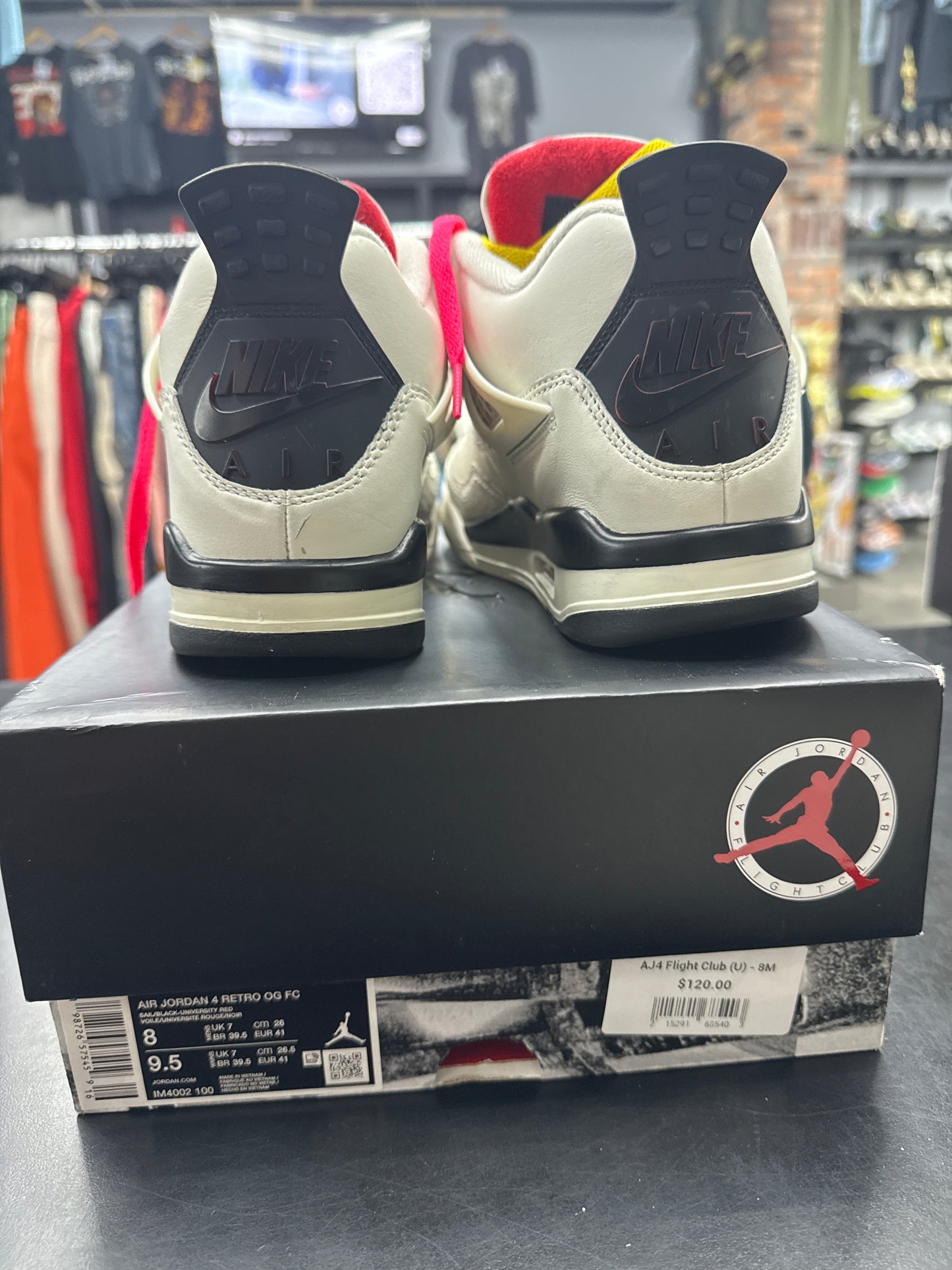 AJ4 Flight Club (U) - 8M
