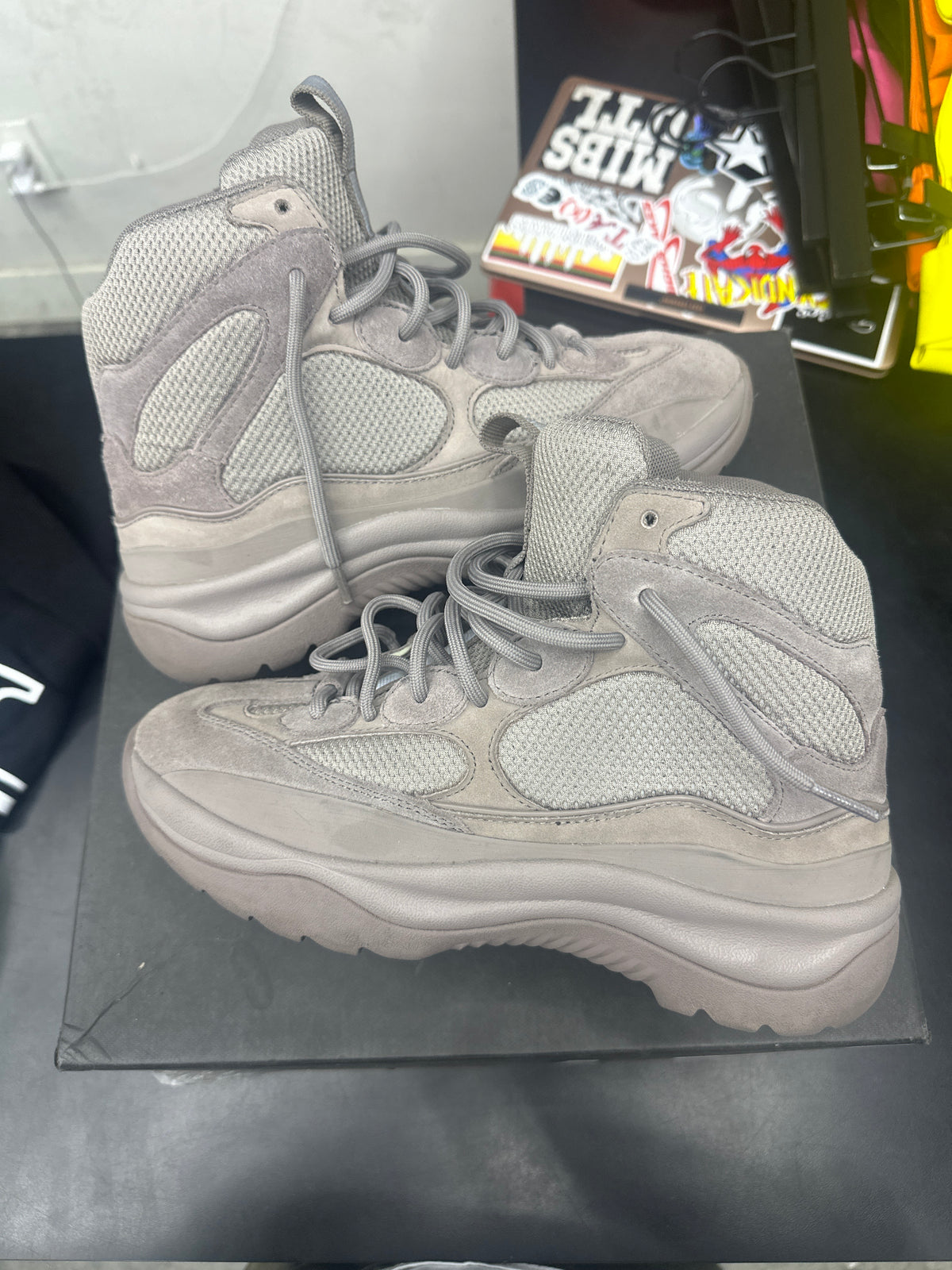 Yeezy Boot Cinder Season 7 (U) - 42(9)**