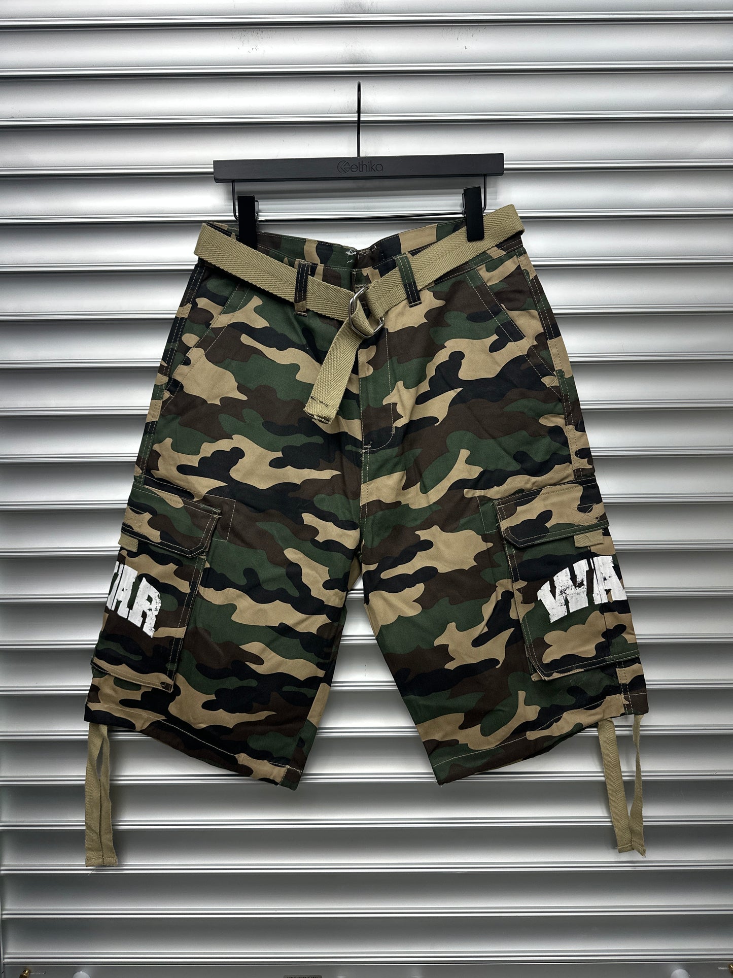 74 Camo Cargo Shorts - M **