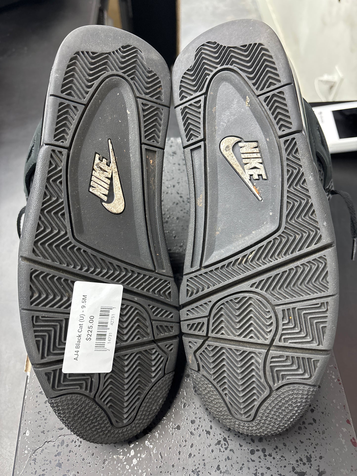 AJ4 Black Cat (U) - 9.5M