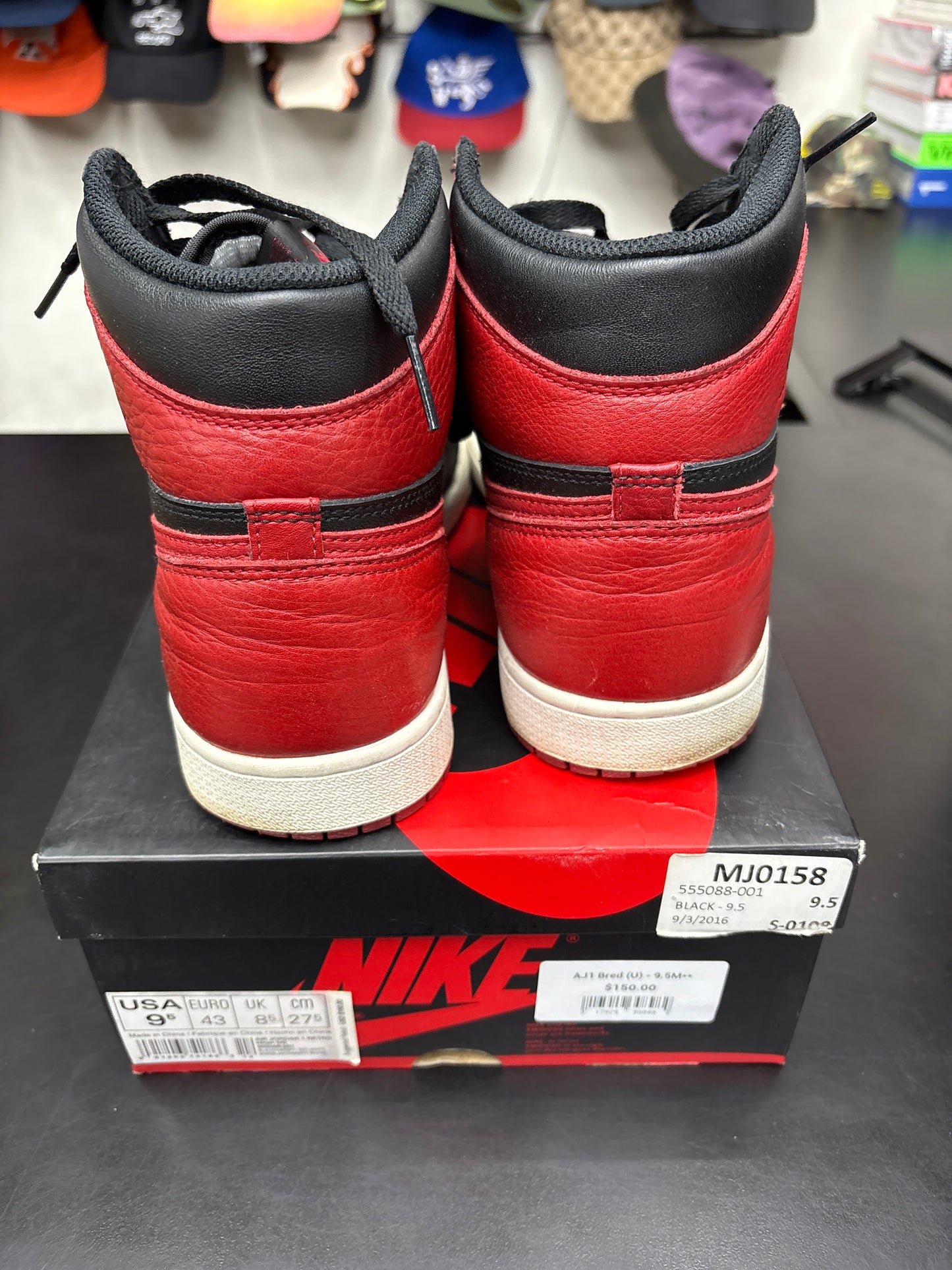 AJ1 Bred (U) - 9.5M**