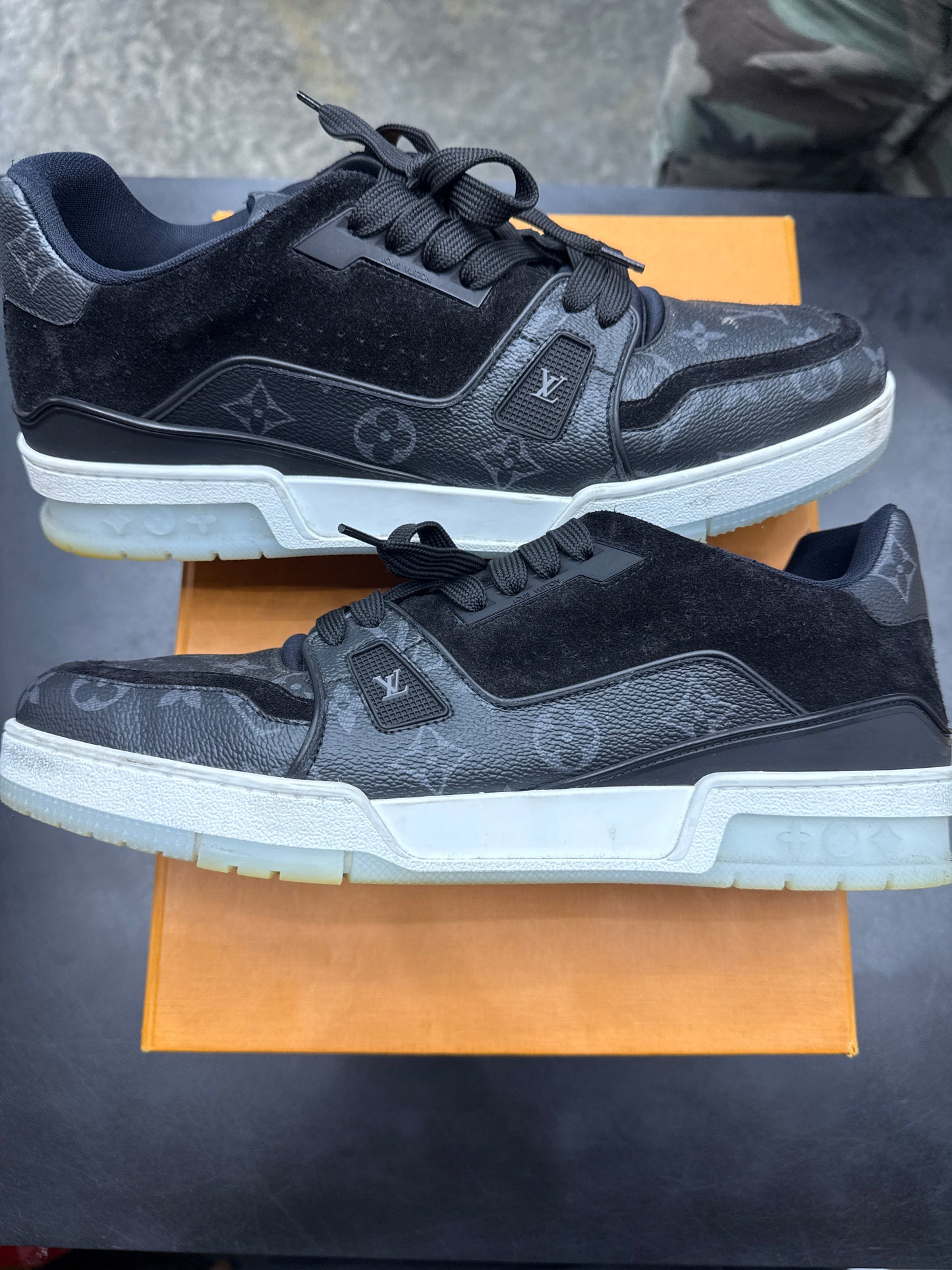 Louis Vuitton Trainer Black OG (U) - 12M