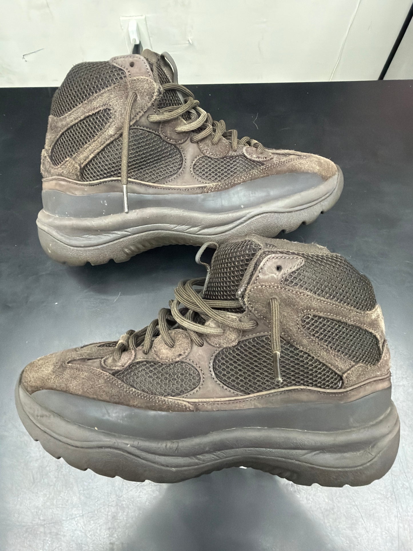 Yeezy Boot Oil (U) - 10.5M (NB)
