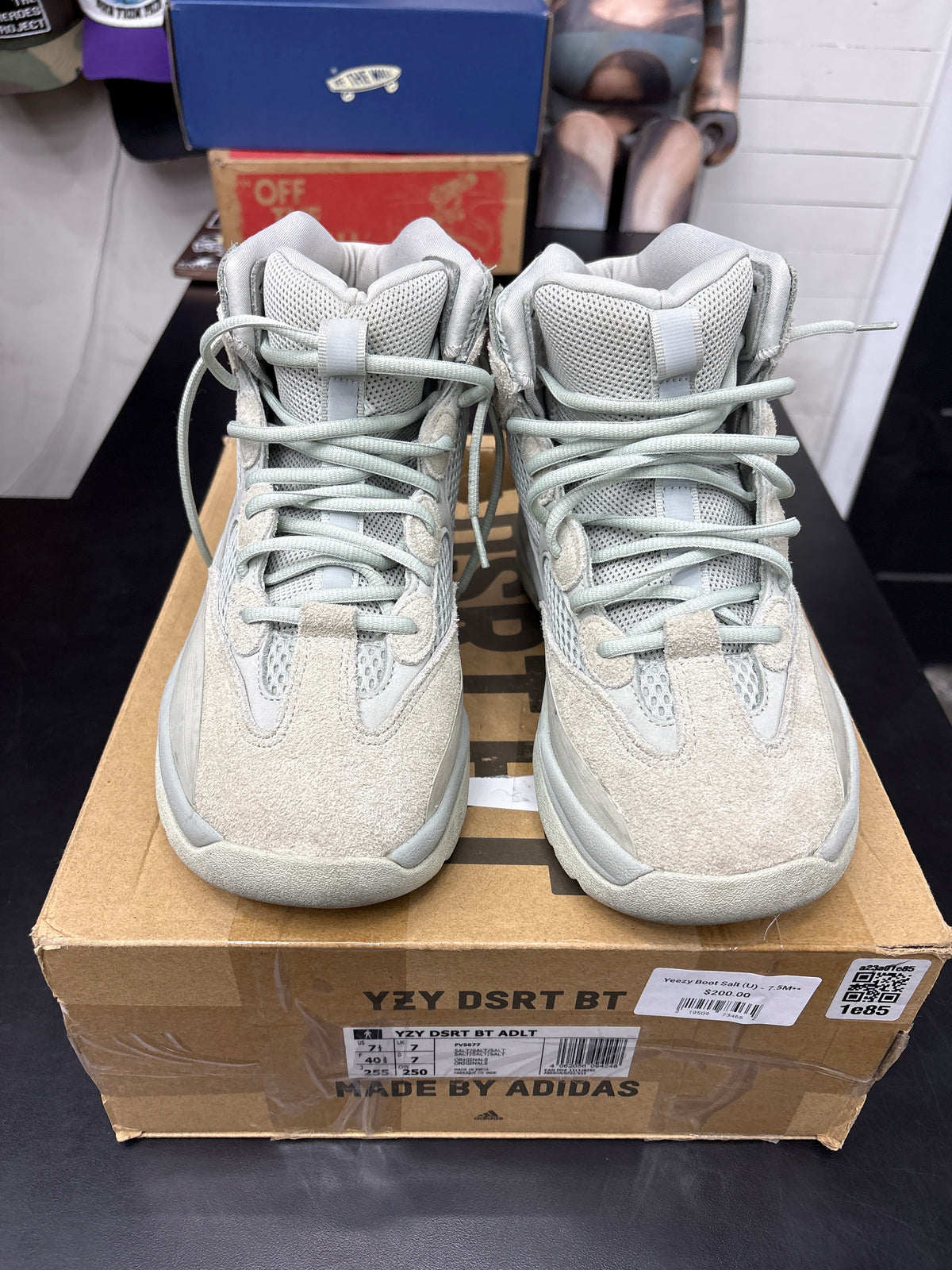 Yeezy Boot Salt (U) - 7.5M**