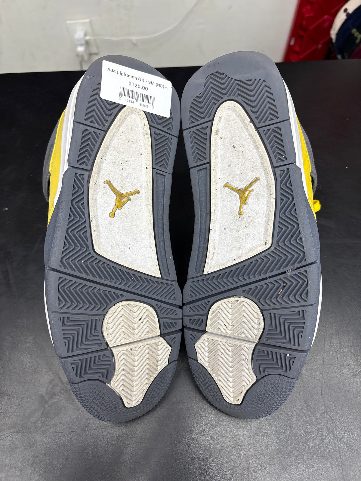 AJ4 Lightning (U) - 9M (NB)**