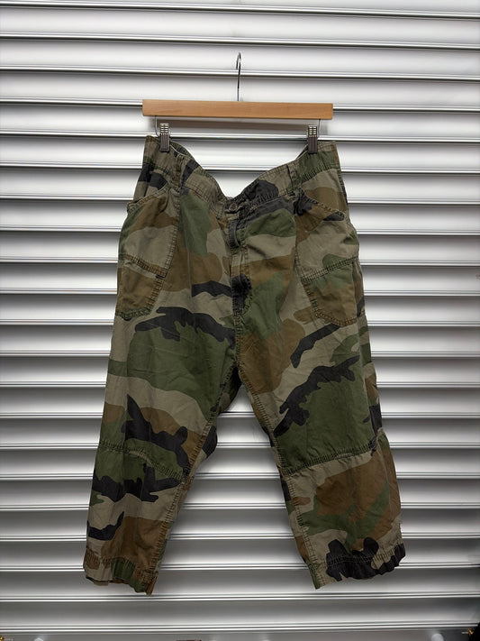 Vintage Camo 3/4 Shorts - XL