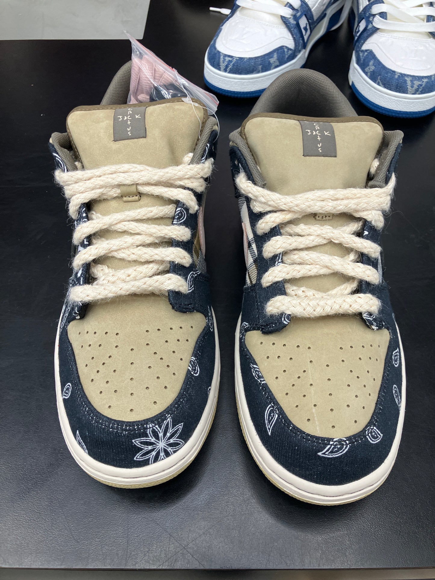Dunk Low SB Travis Scott - 11M (NB)