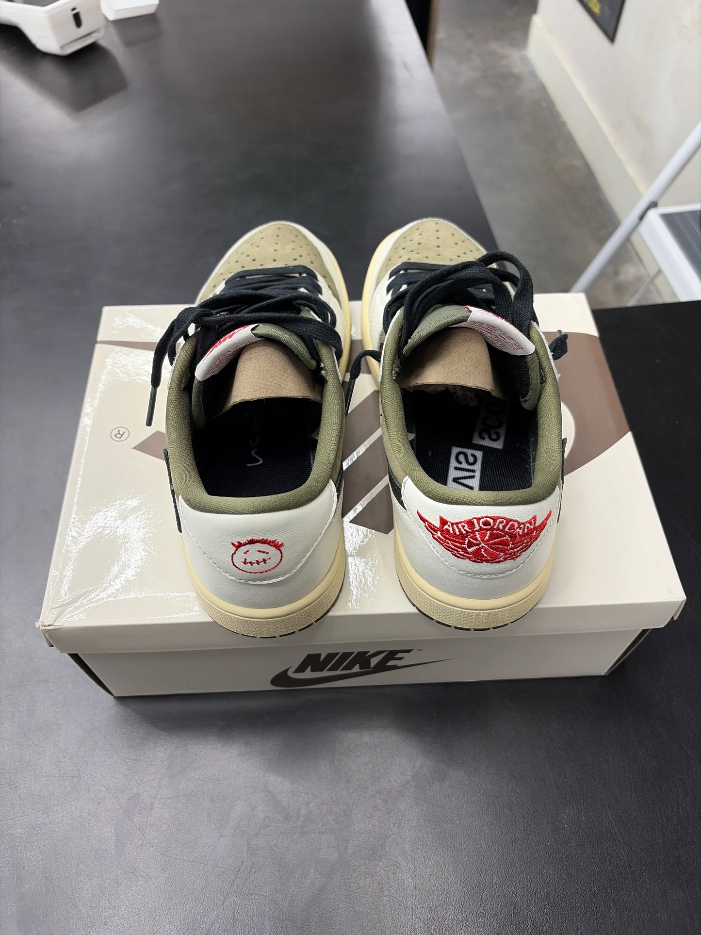 AJ1 Low Travis Scott Olive (U) - 8M