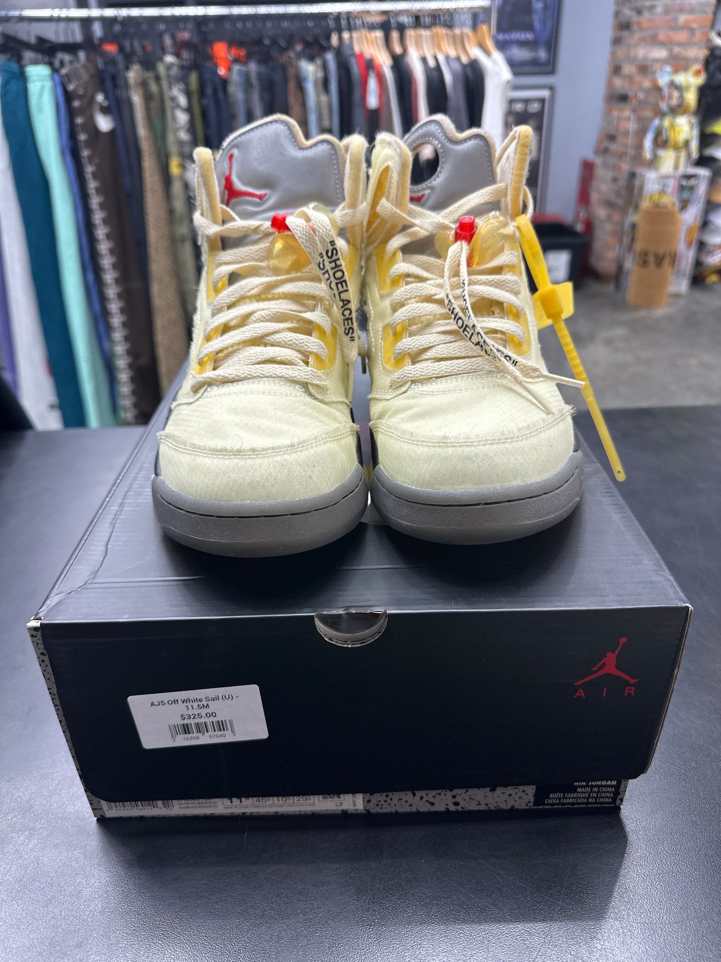 AJ5 Off White Sail (U) - 11.5M