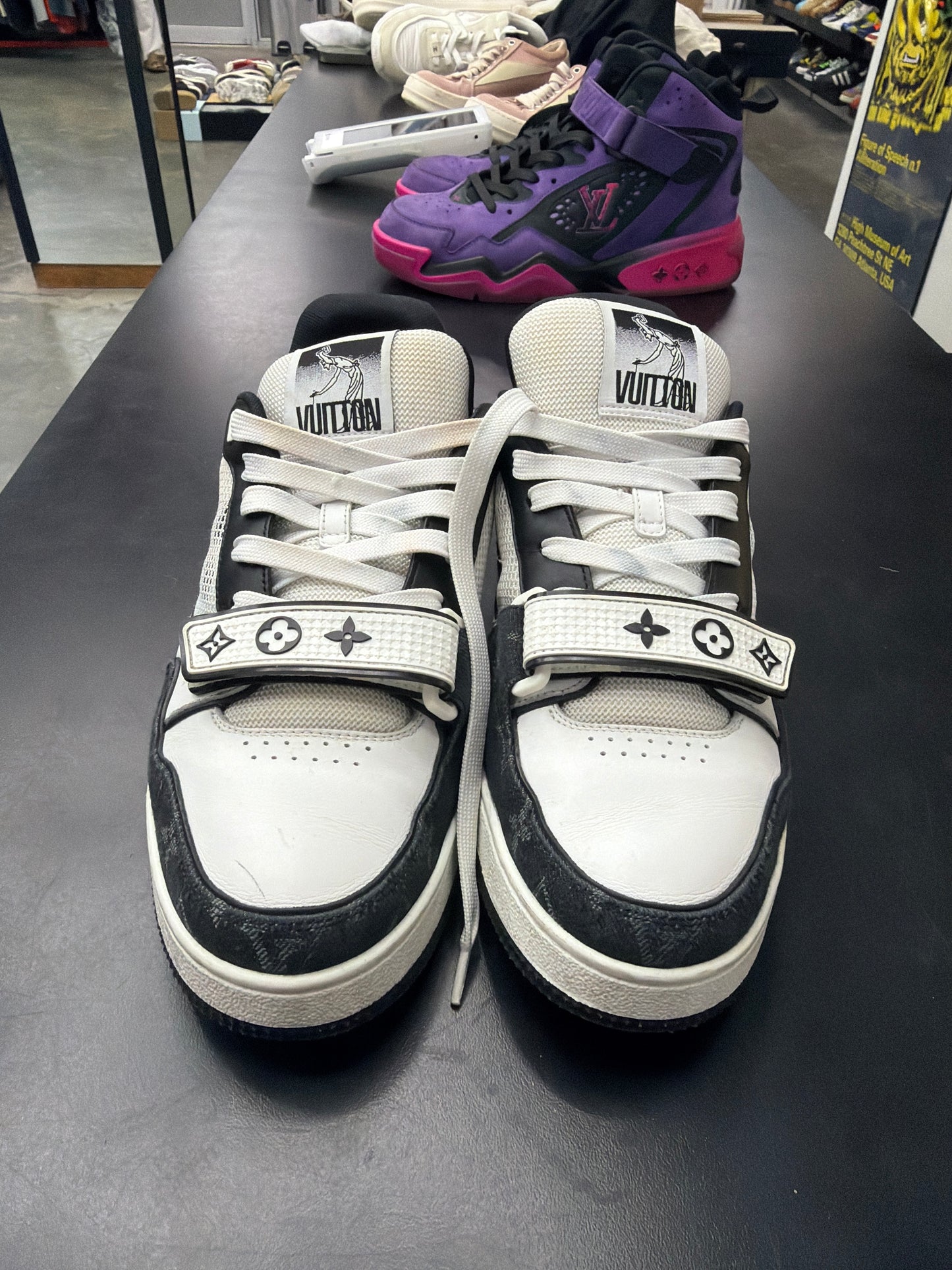 Louis Vuitton Trainer Black (U) - 9.5M (NB)