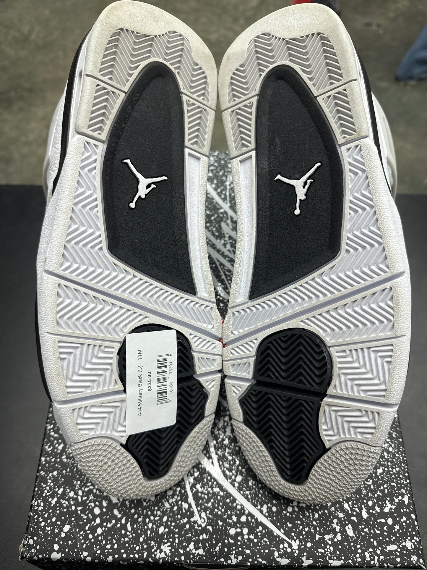 AJ4 Military Black (U) - 11M