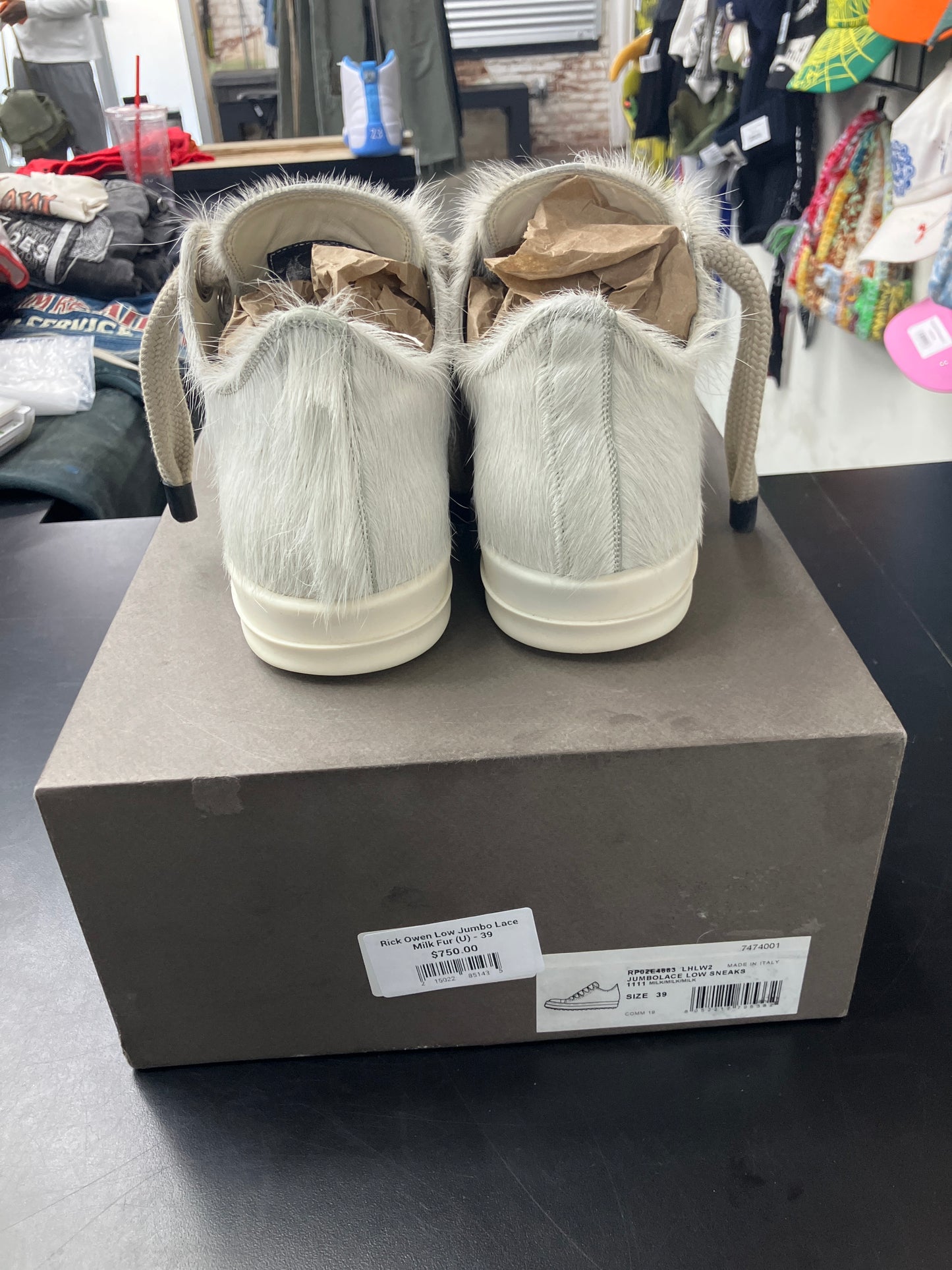 Rick Owen Low Jumbo Lace Milk Fur (U) - 39